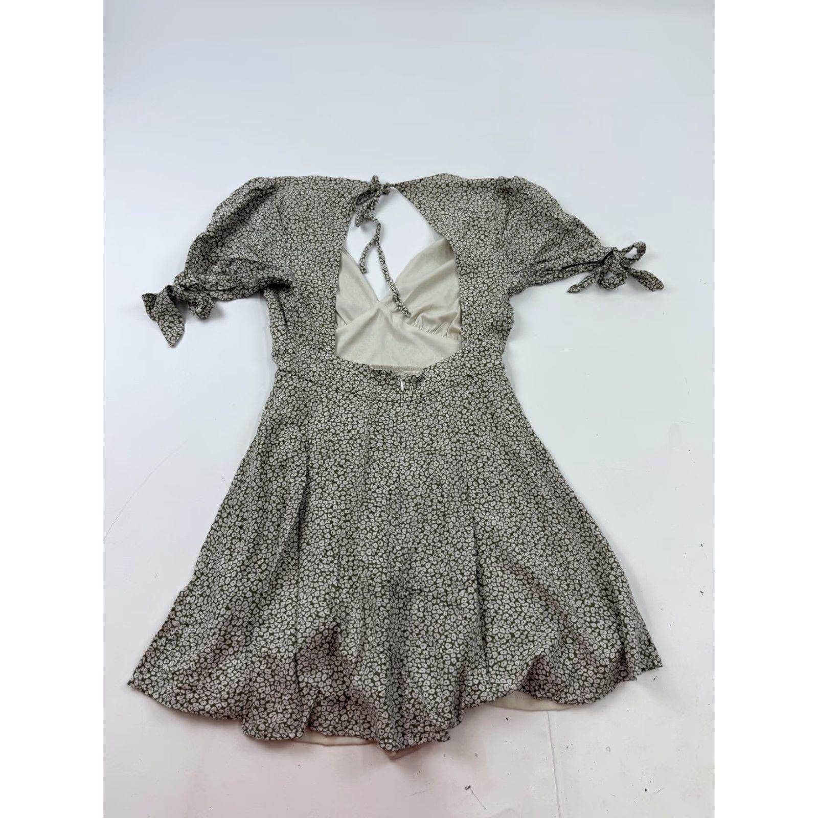 Lulus Lulus Dress Womens Small Green Floral Puff Sleeve V-Neck Fit & Flare Mini Short Sleeve Casual Sundress Size S / US 4 / IT 40 - 6 Thumbnail