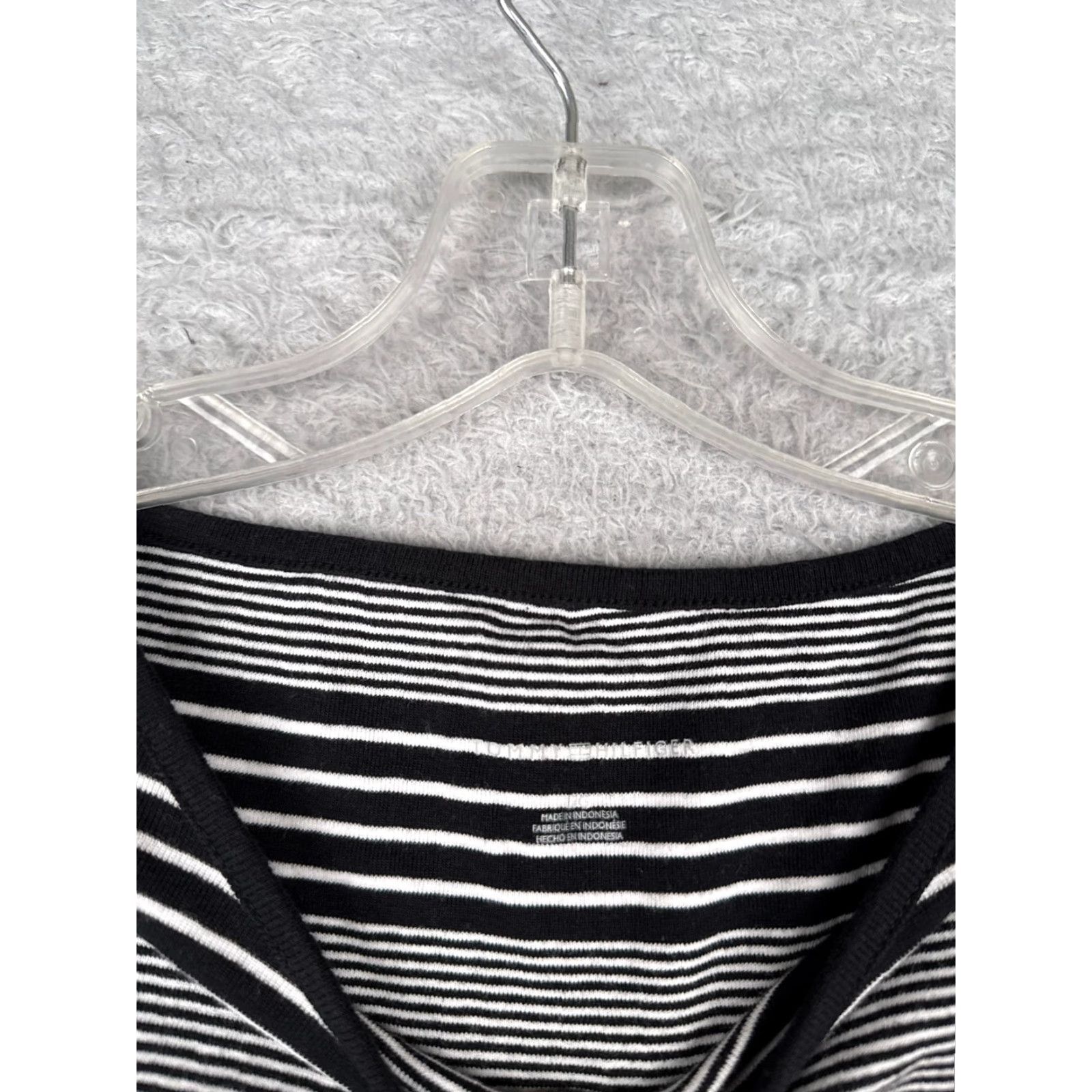 Tommy Hilfiger VINTAGE Tommy Hilfiger Shirt Women L Black White Stripe Round Neck 100% Cotton Knit Logo Tee Adult Large Black Womens Shirt Size L / US 10 / IT 46 - 7 Thumbnail