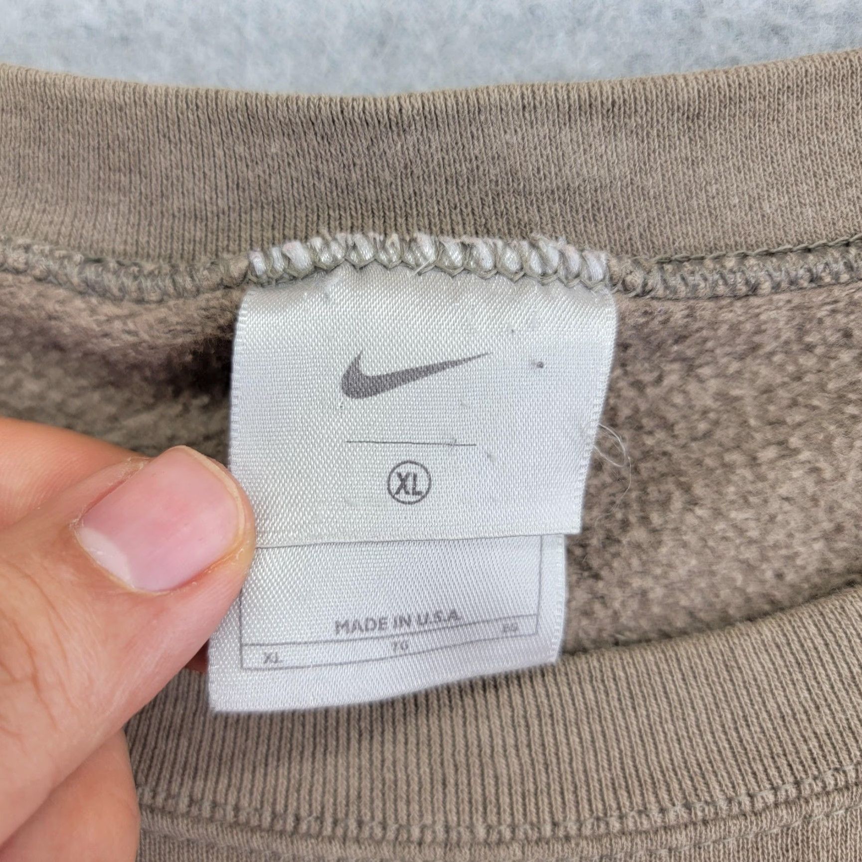 Nike VINTAGE Nike Sweatshirt Mens XL Beige Crewneck Pullover Fleece Swoosh Logo USA Size US XL / EU 56 / 4 - 2 Thumbnail