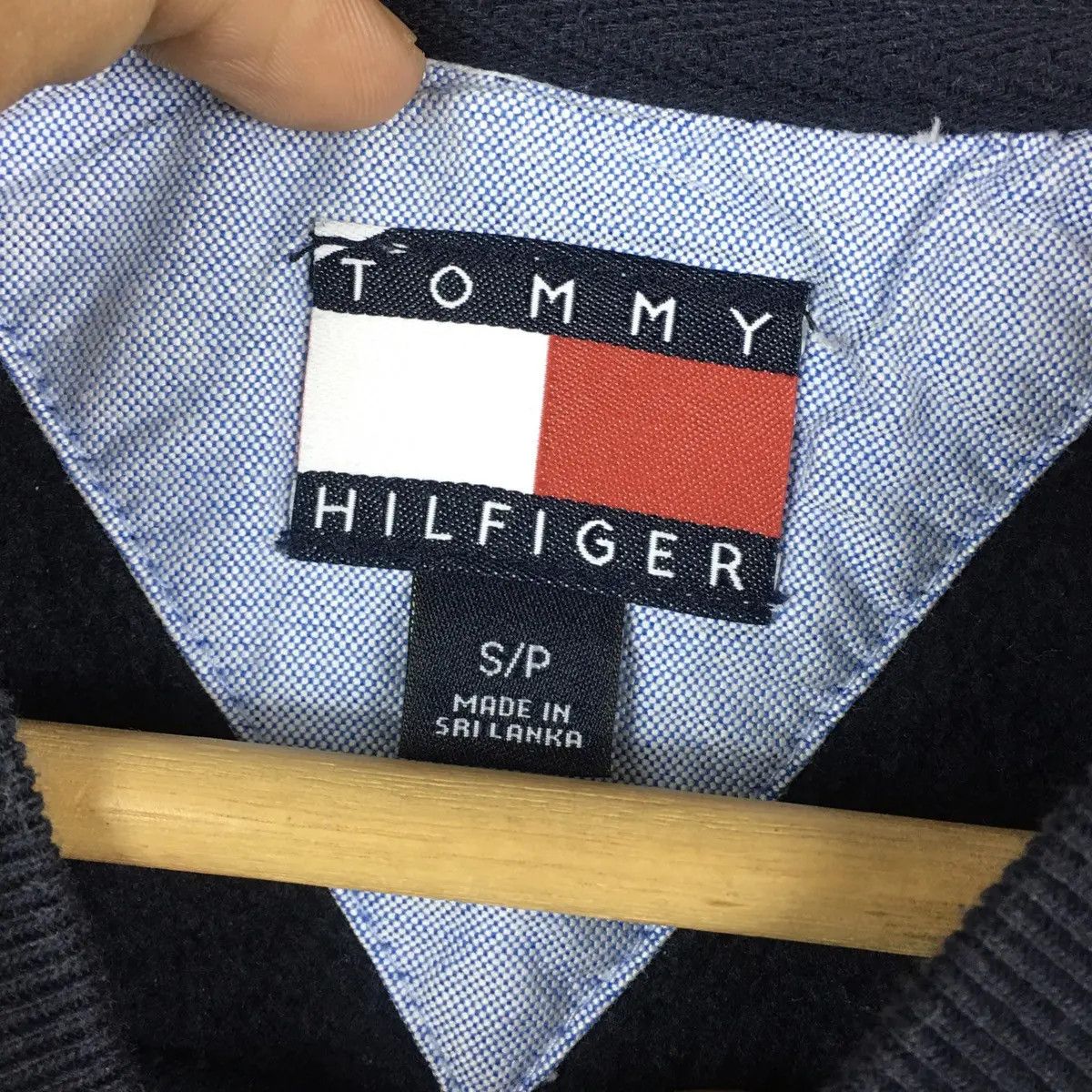 Tommy Hilfiger Vintage TOMMY HILFIGER Flag Embroidered Sweatshirt Pullover Size US S / EU 44-46 / 1 - 3 Thumbnail