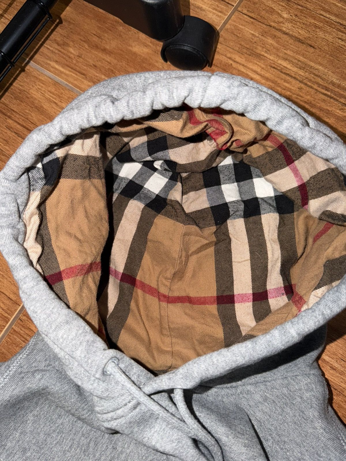 Burberry BURBERRY CHECKED HOOD GREY HOODIE Size US S / EU 44-46 / 1 - 5 Thumbnail