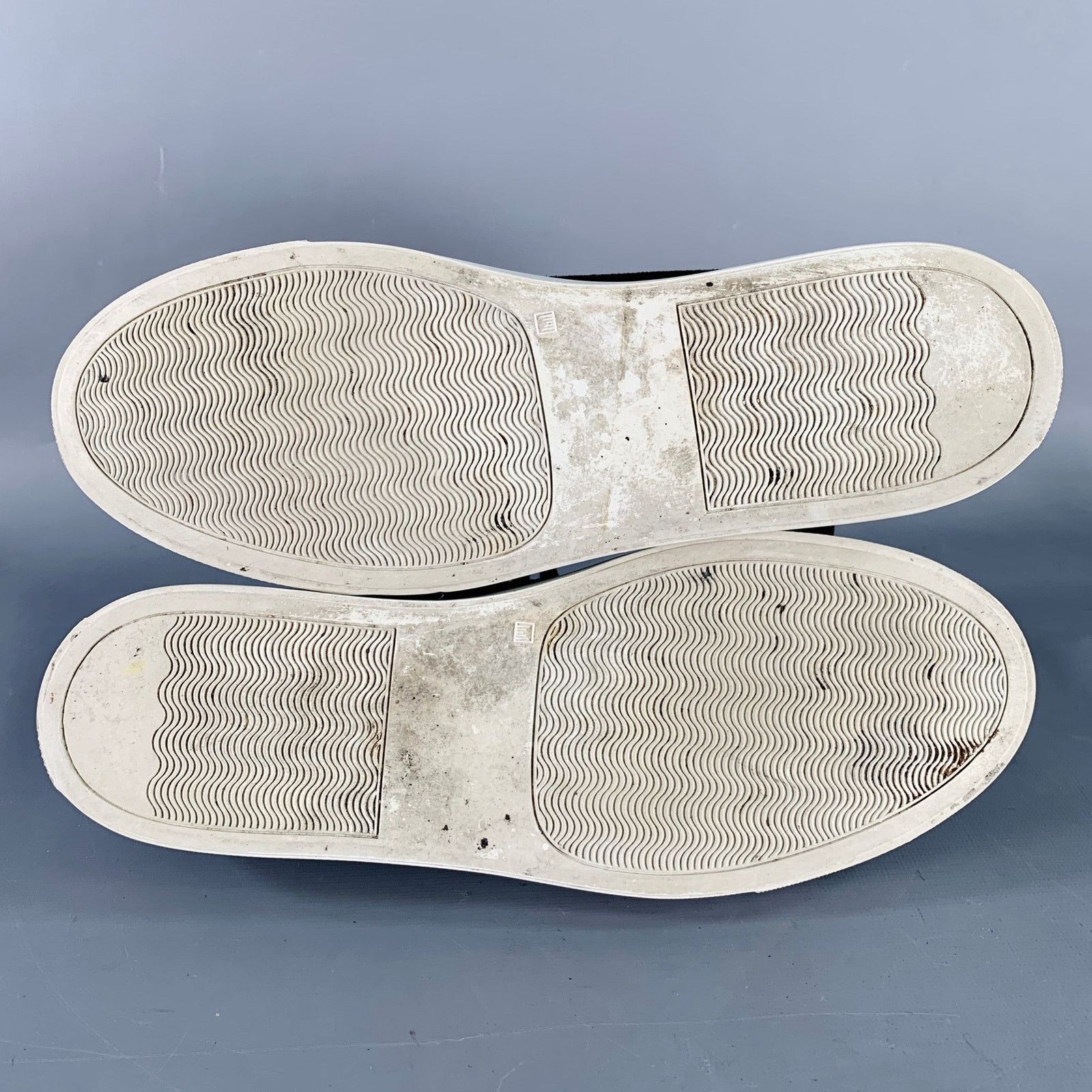 Common Projects COMMON PROJECTS Size 8 Black Suede Low Top Sneakers Size US 8 / EU 41 - 7 Thumbnail