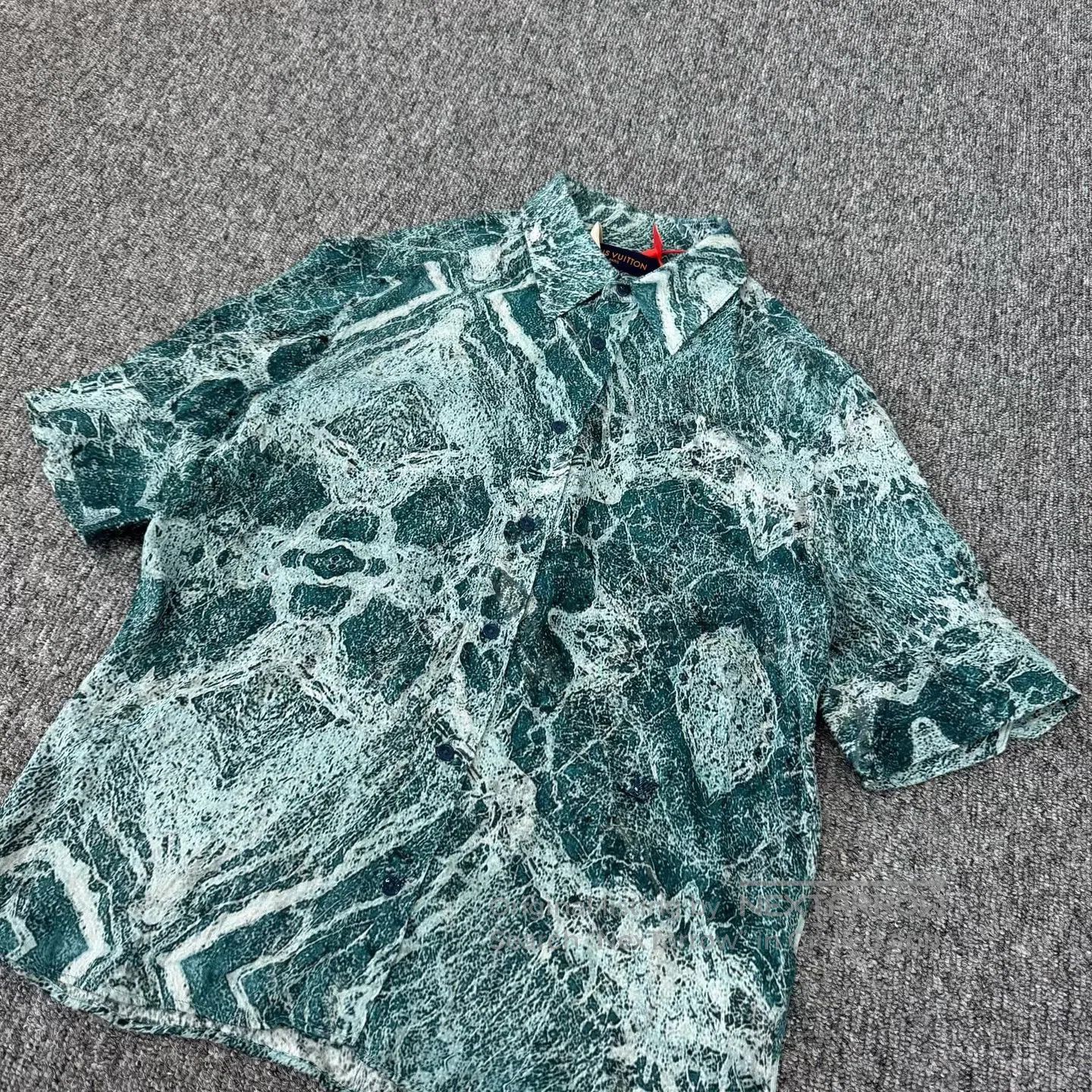 Louis Vuitton Louis Vuitton Marble pattern, silk short-sleeved shirt| Size US S / EU 44-46 / 1 - 3 Thumbnail