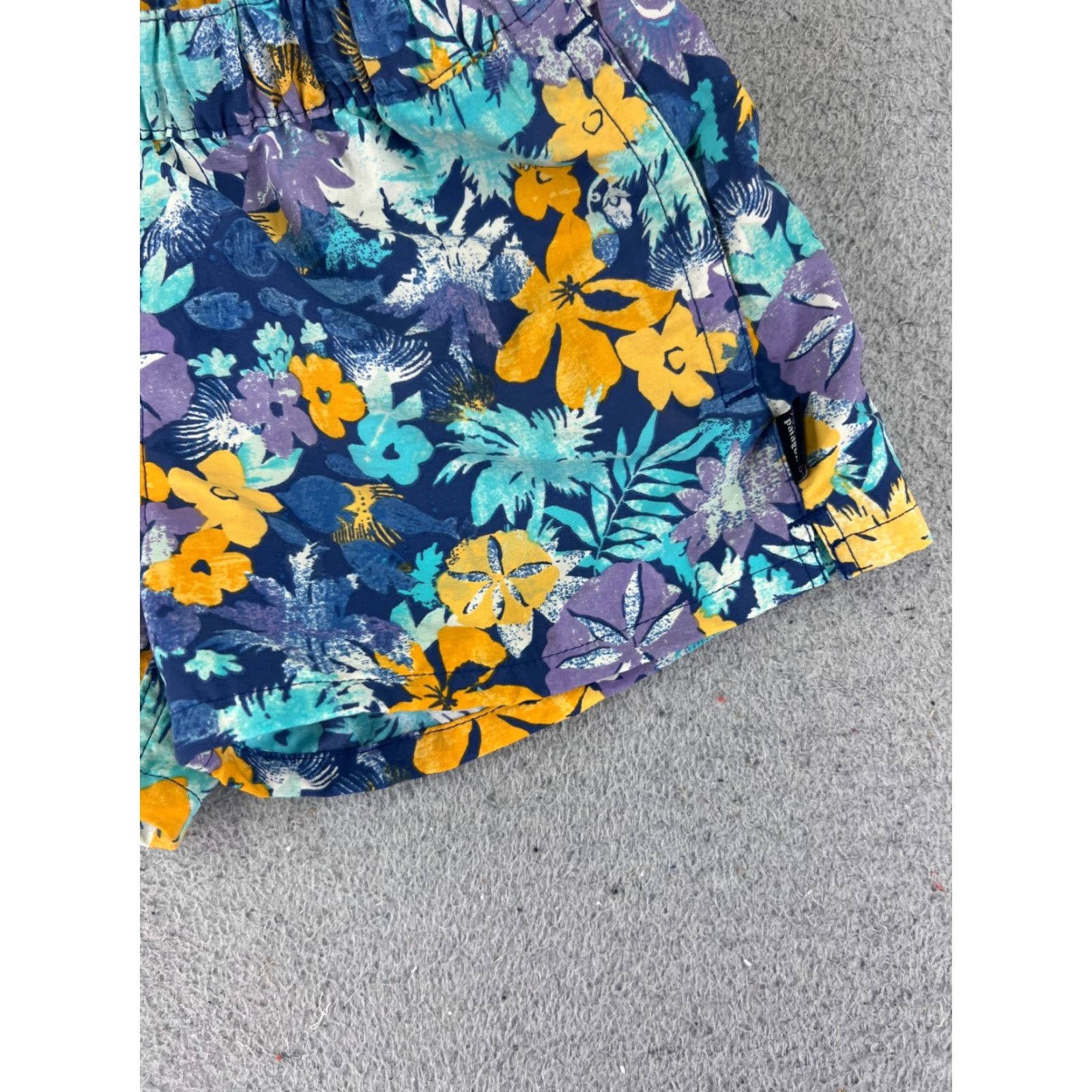 Patagonia Patagonia Shorts Women XS Blue Floral Barely Baggies 2.5" Nylon Logo Beach Hiking Walking 90s? Size 26" / US 2 / IT 38 - 2 Thumbnail