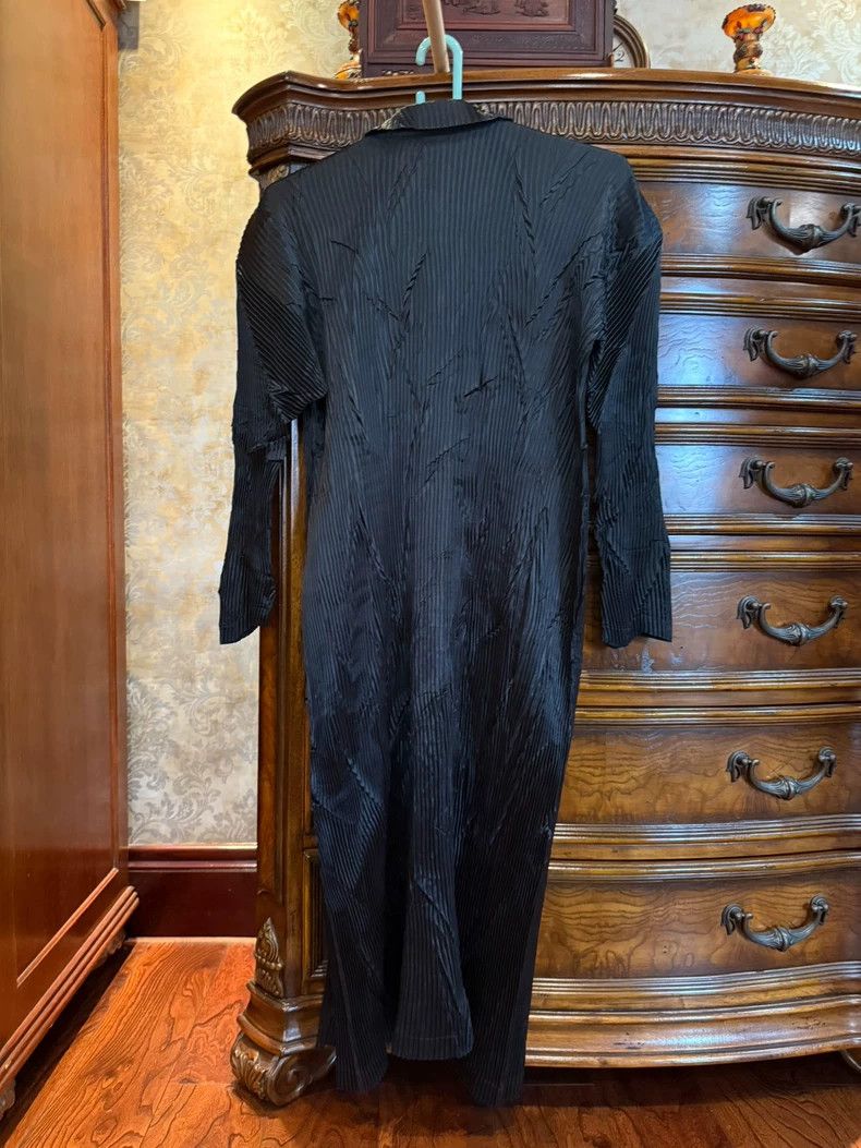 Issey Miyake Issey Miyake Black pleated coat Size XS / US 0-2 / IT 36-38 - 2 Thumbnail