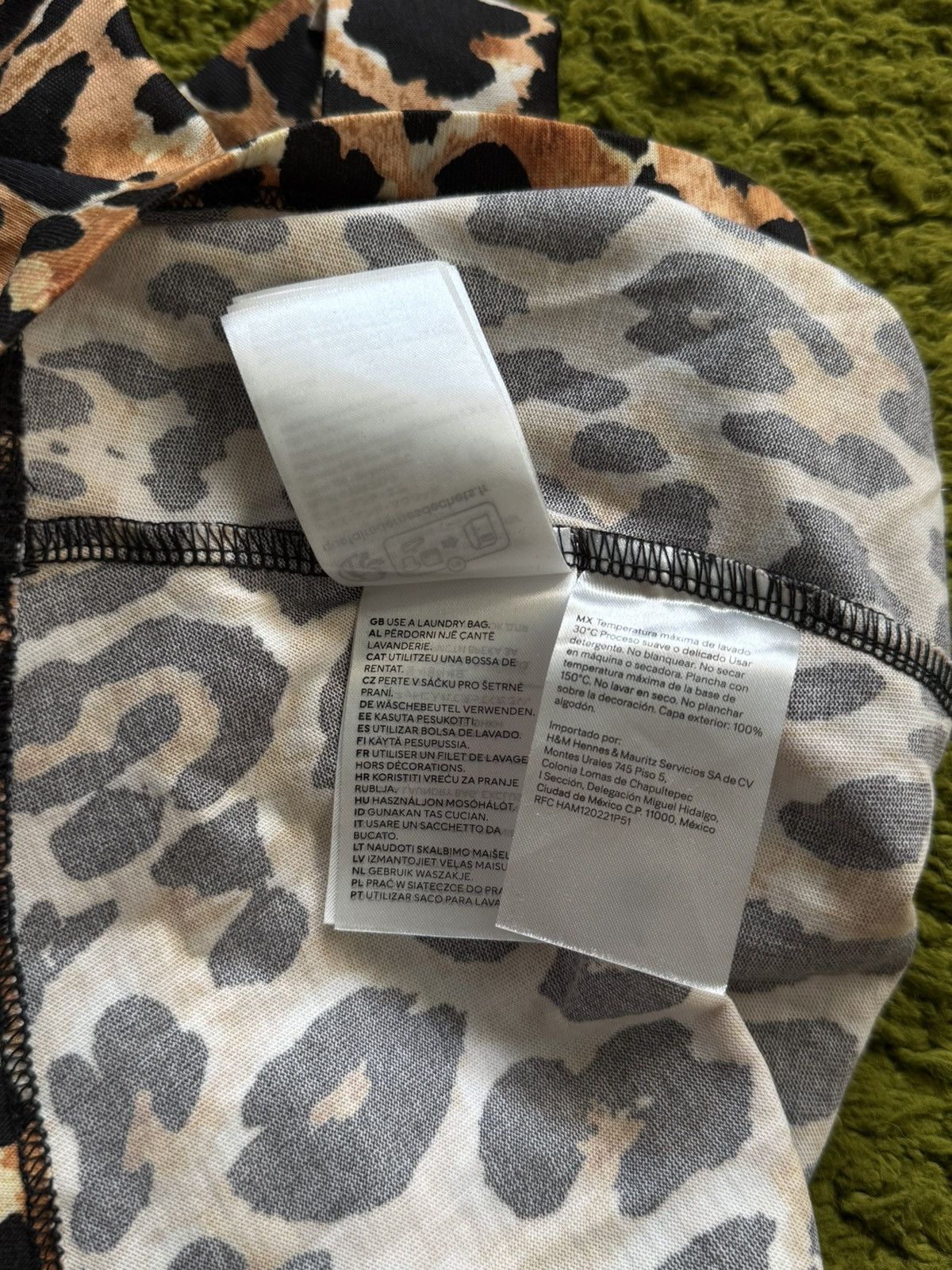 H&M × Paco Rabanne Paco Rabanne x H&M leopard pattern t-shirt Size M / US 6-8 / IT 42-44 - 9 Thumbnail