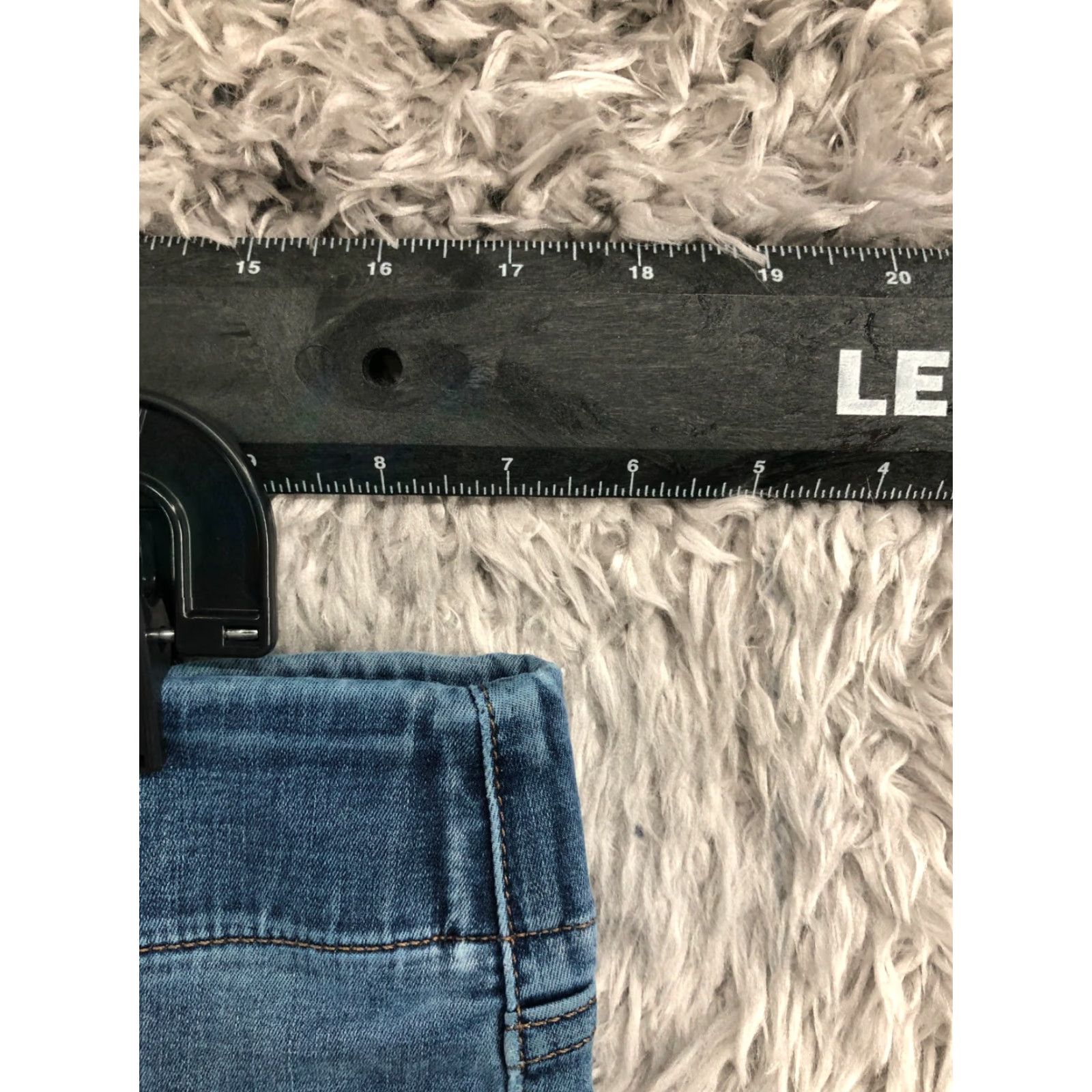 Vera Wang Vera Wang Jeans Jegging Medium Wash Blue Size 16 Womens 27in Inseam Regular Fit Pocket 5-Pocket Zipper Button Denim N/A Flaw? (but must not add info) Size 38" / US 16 / IT 52 - 2 Thumbnail