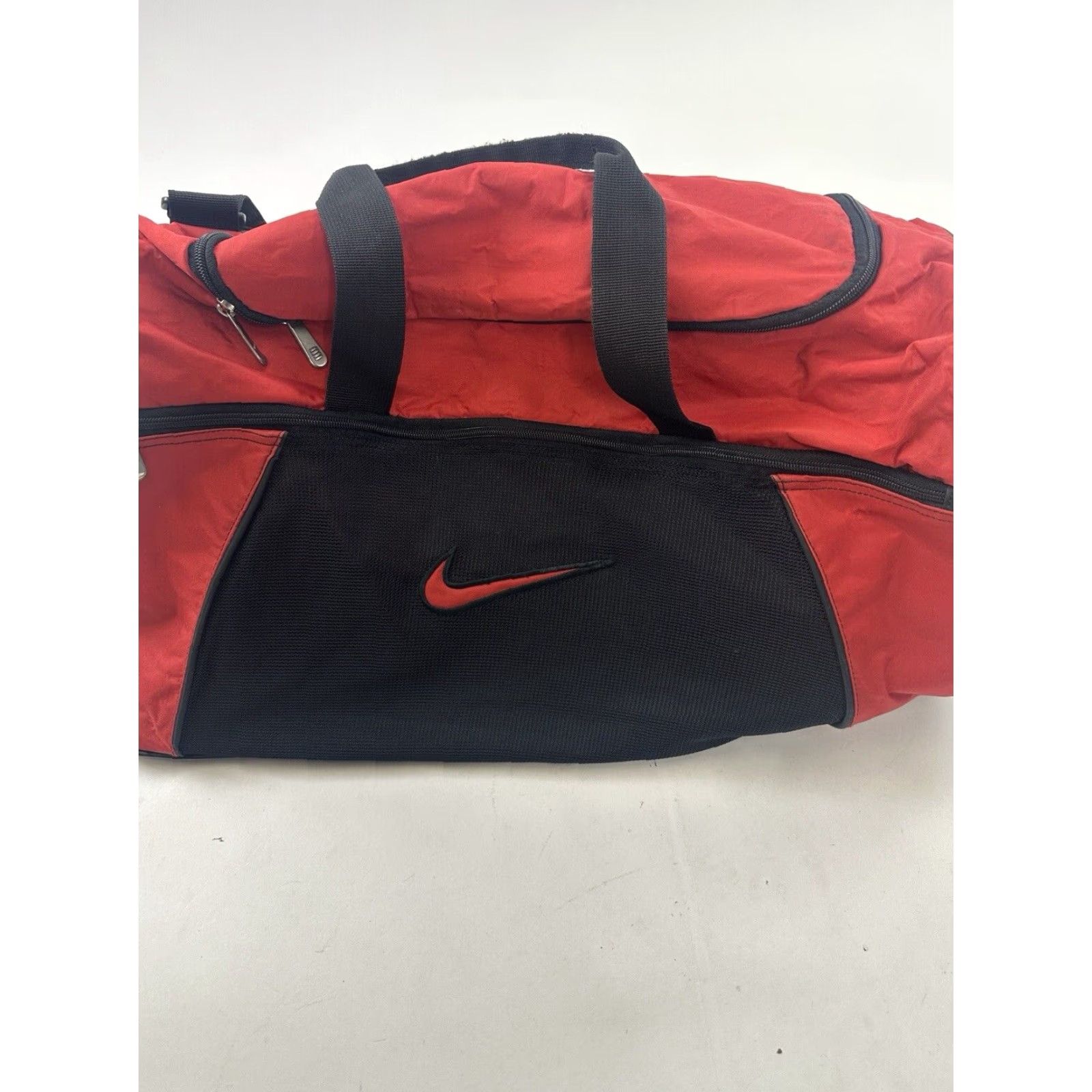 Nike VINTAGE Nike Duffle Bag Crossbody Strap Nylon Red PocketS Shoe Compartment Training Bag Unisex Adults Duffle Athleisure Casual Travel Large Size ONE SIZE - 2 Thumbnail