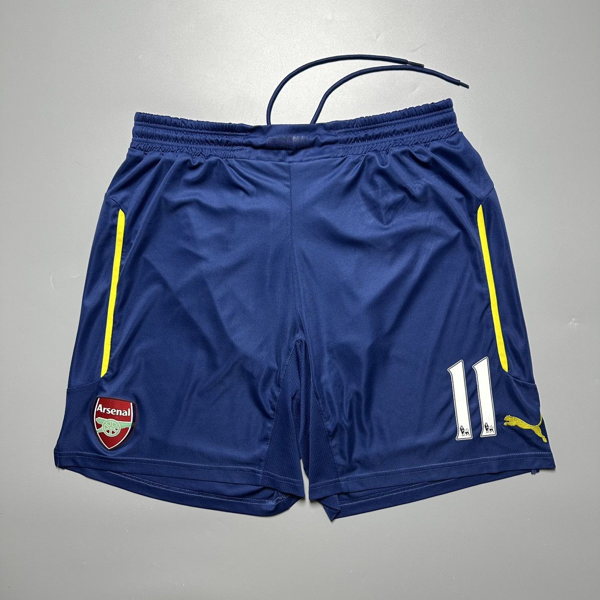 Puma ARSENAL PUMA 2014/2015 FOOTBALL SOCCER AWAY SHORTS #11 OZIL Size US 37 - 1 Thumbnail