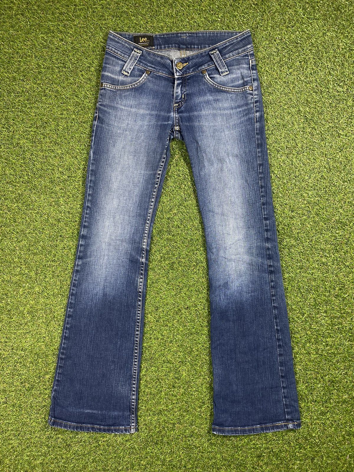 Lee × Vintage Vintage 90s Lee flared jeans faded streetwear size 26x31 Size 26" / US 2 / IT 38 - 1 Thumbnail