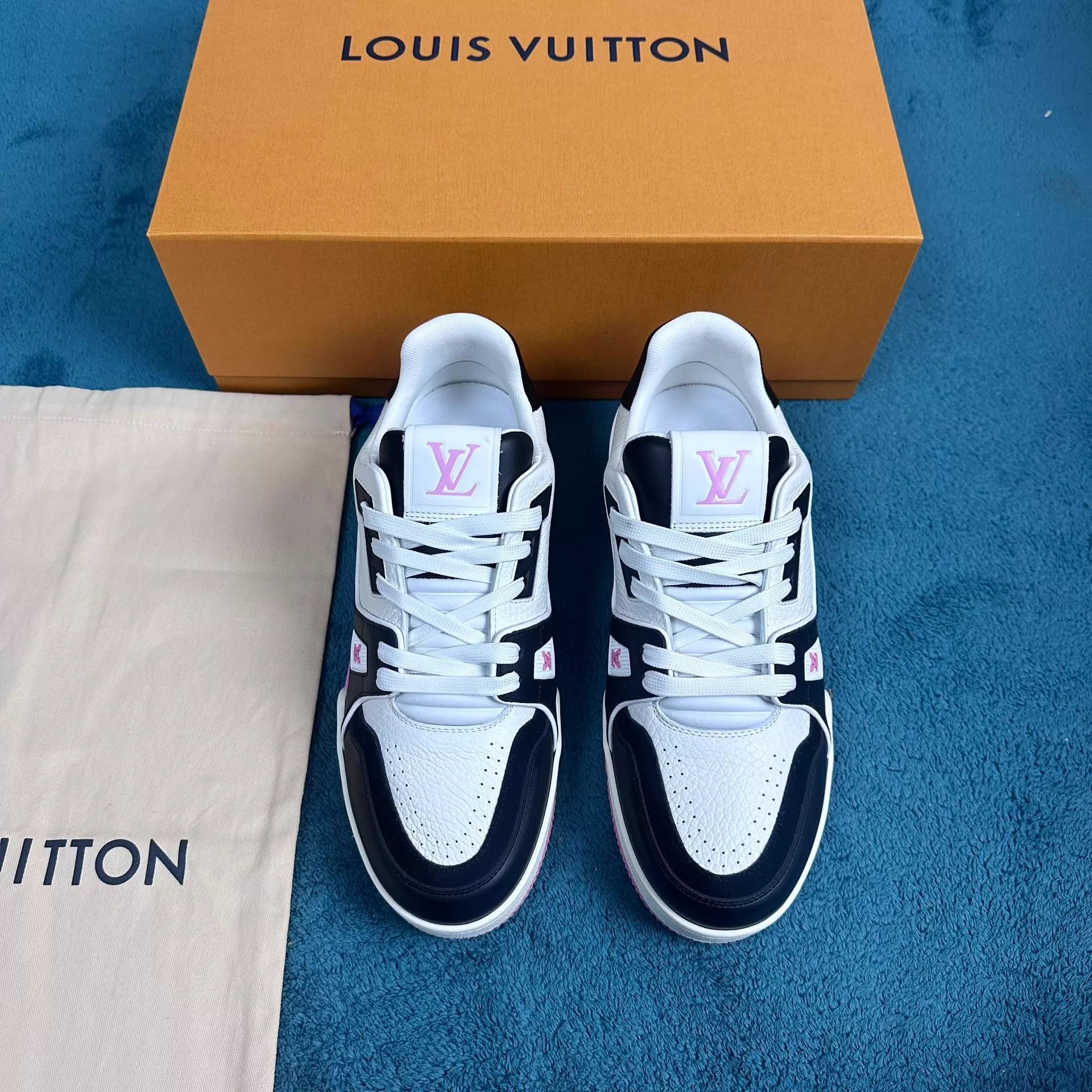 Louis Vuitton LV Trainer Low Top Leather Sneaker W/B/P 39.5 Size US 9 / IT 39 - 1 Thumbnail