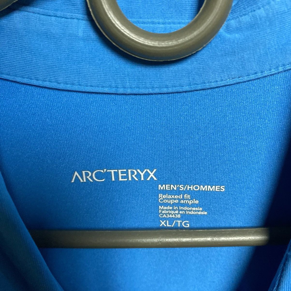 Arc'teryx Luxury Arcteryx Small logo outdoor y2k streetwear polo Size US XL / EU 56 / 4 - 4 Thumbnail