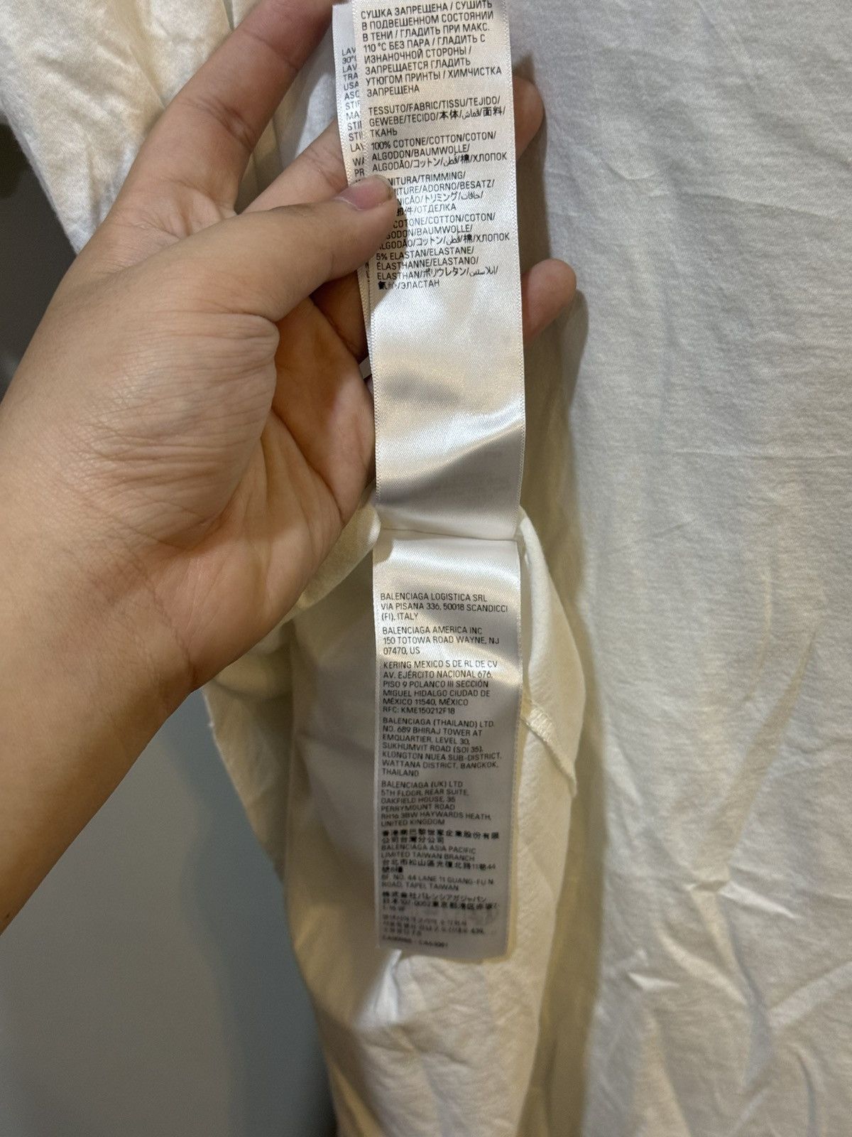 Balenciaga Balenciaga Distressed Surfing Tee Size US L / EU 52-54 / 3 - 10 Thumbnail