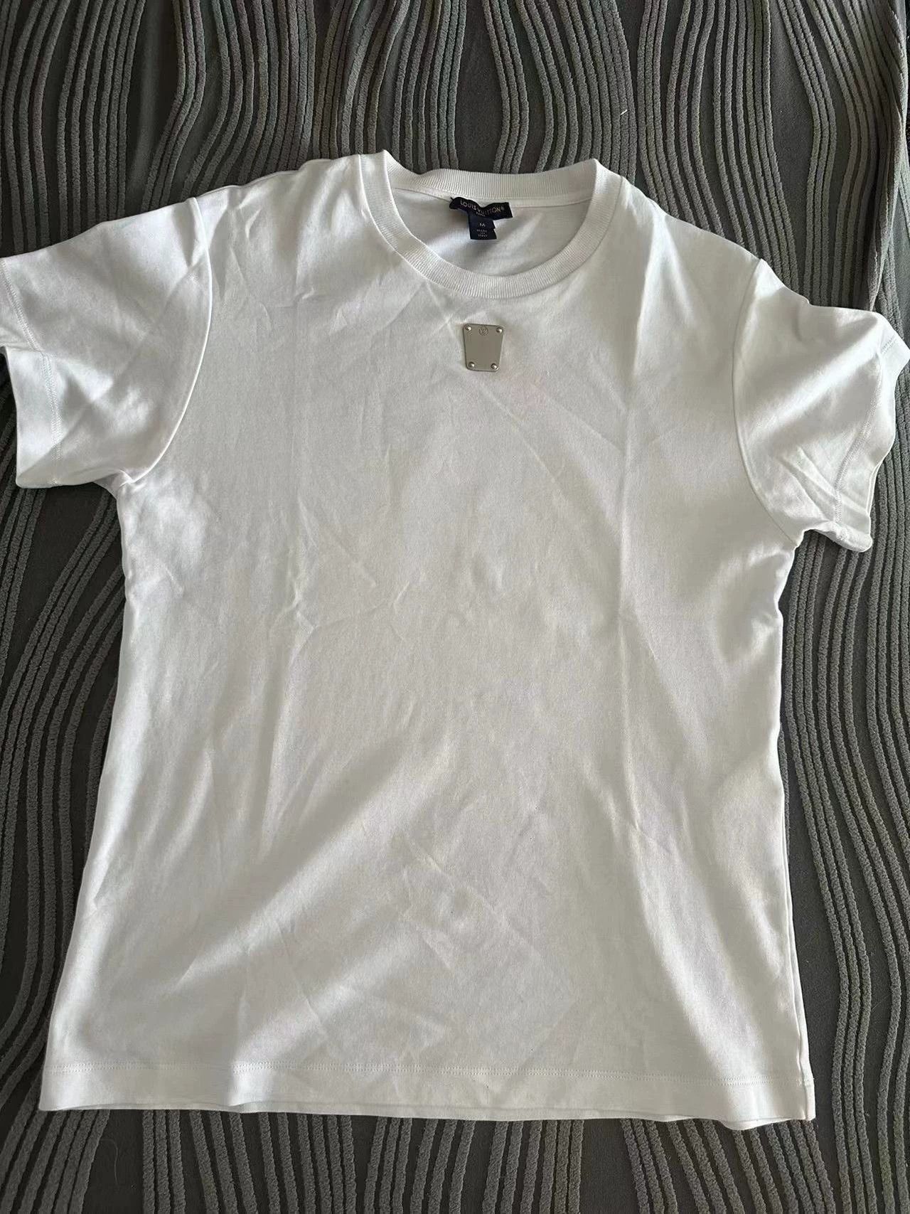 Louis Vuitton LV Authentic Short Sleeve Tee Size M / US 6-8 / IT 42-44 - 1 Thumbnail