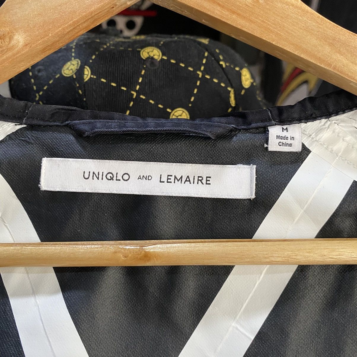 Japanese Brand × Lemaire × Uniqlo Uniqlo and Lemaire Black Light Jacket Hooded Size US M / EU 48-50 / 2 - 14 Thumbnail