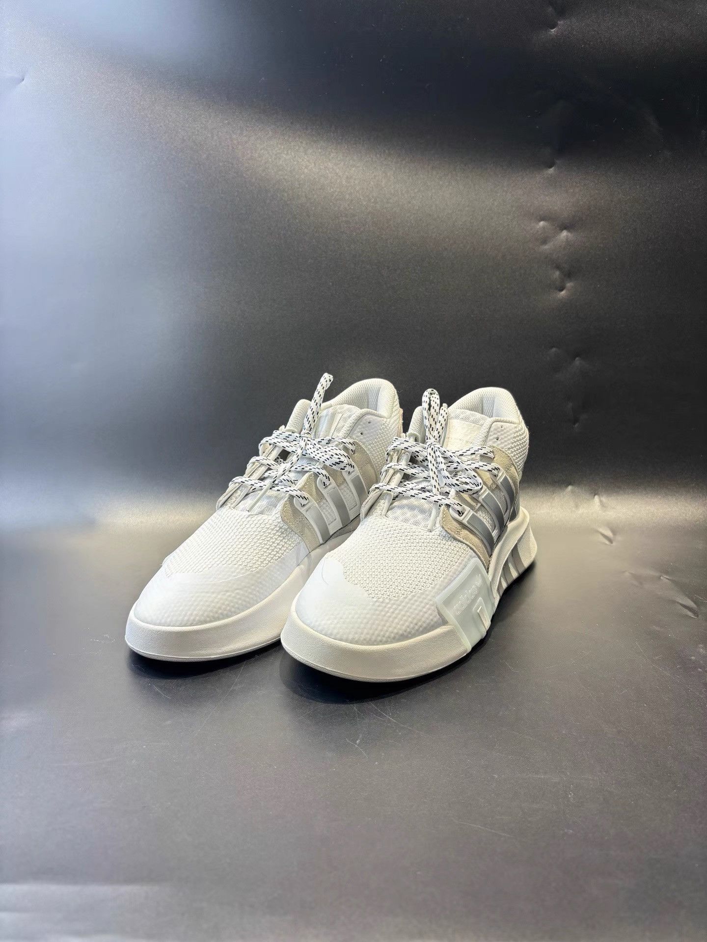 Adidas Adidas White Comfortable Versatile Running Shoes K36 Size US 9 / EU 42 - 1 Thumbnail