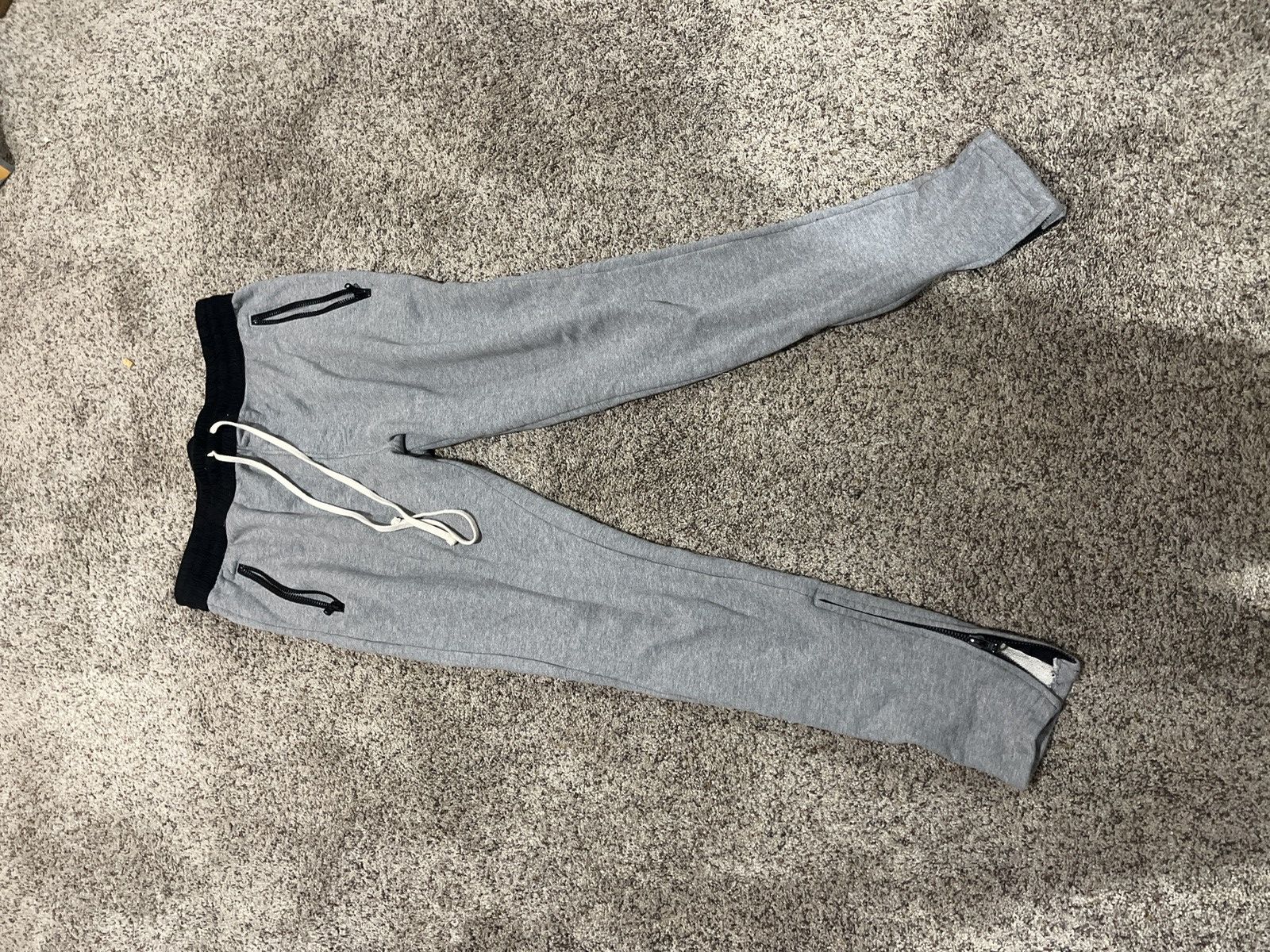 FOG × Fear of God Grey FOG ESSENTIALS Drawstring Sweatpants US L Size US 34 / EU 50 - 1 Thumbnail