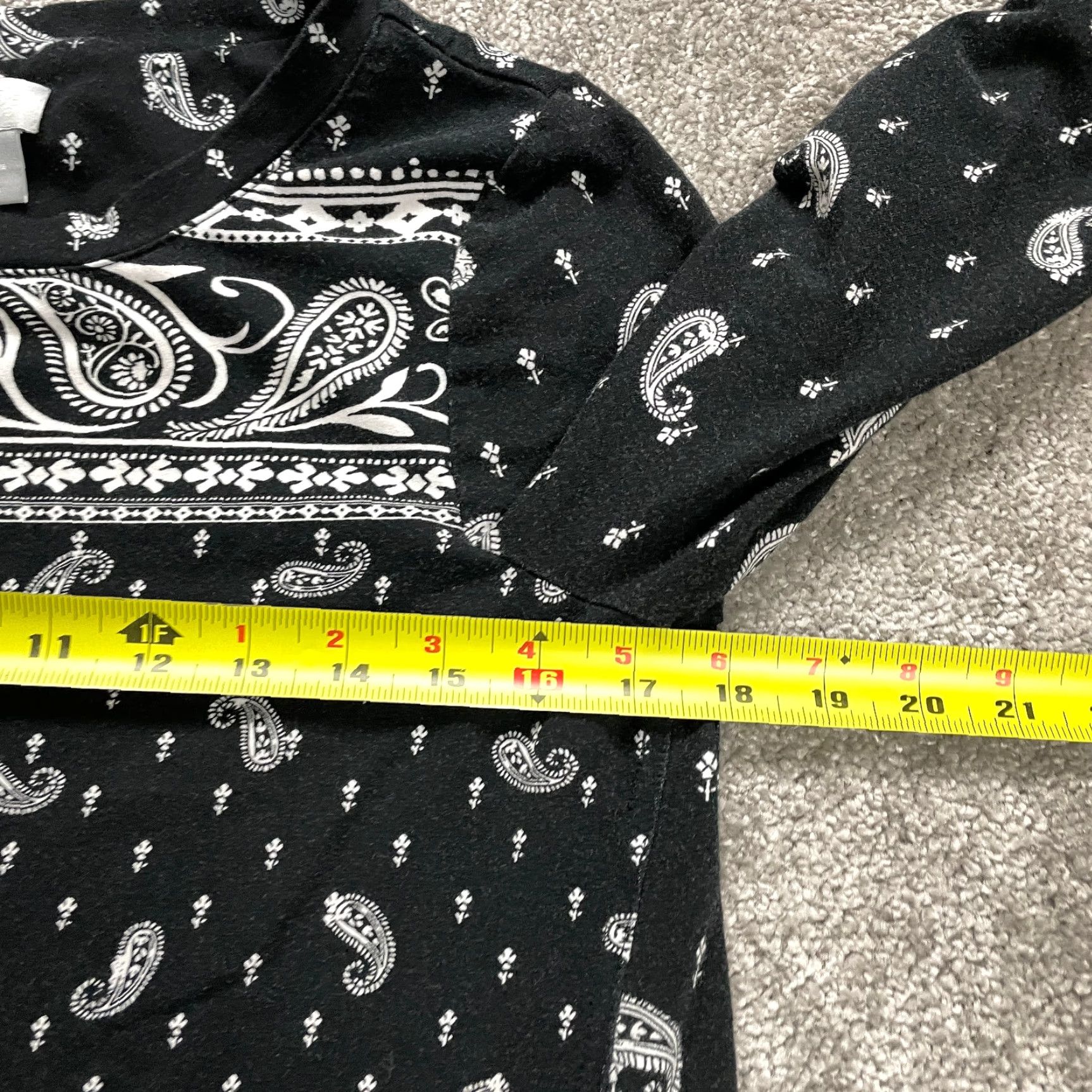 Vintage VINTAGE Chico's Zenergy Women's T-Shirt Sleeveless Basic Casual Fall Spring Summer Black Paisley Size S Size S / US 4 / IT 40 - 7 Thumbnail