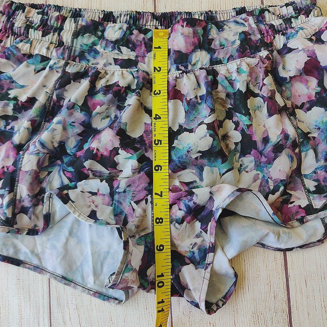 Lululemon Hotty Hot Short II *2.5" Utopia Multi / Deep Phantom sz 10 Size 32" / US 10 / IT 46 - 5 Thumbnail