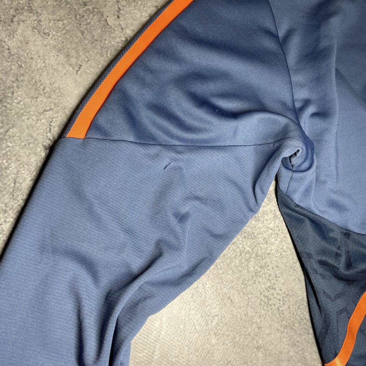 Adidas × Vintage Manchester United Adidas 22/23 training jersey Size US S / EU 44-46 / 1 - 5 Thumbnail