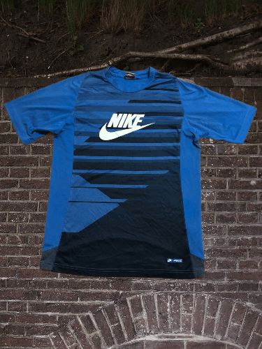 Nike Nike T-Shirt KIDS Size US M / EU 48-50 / 2 - 1 Thumbnail