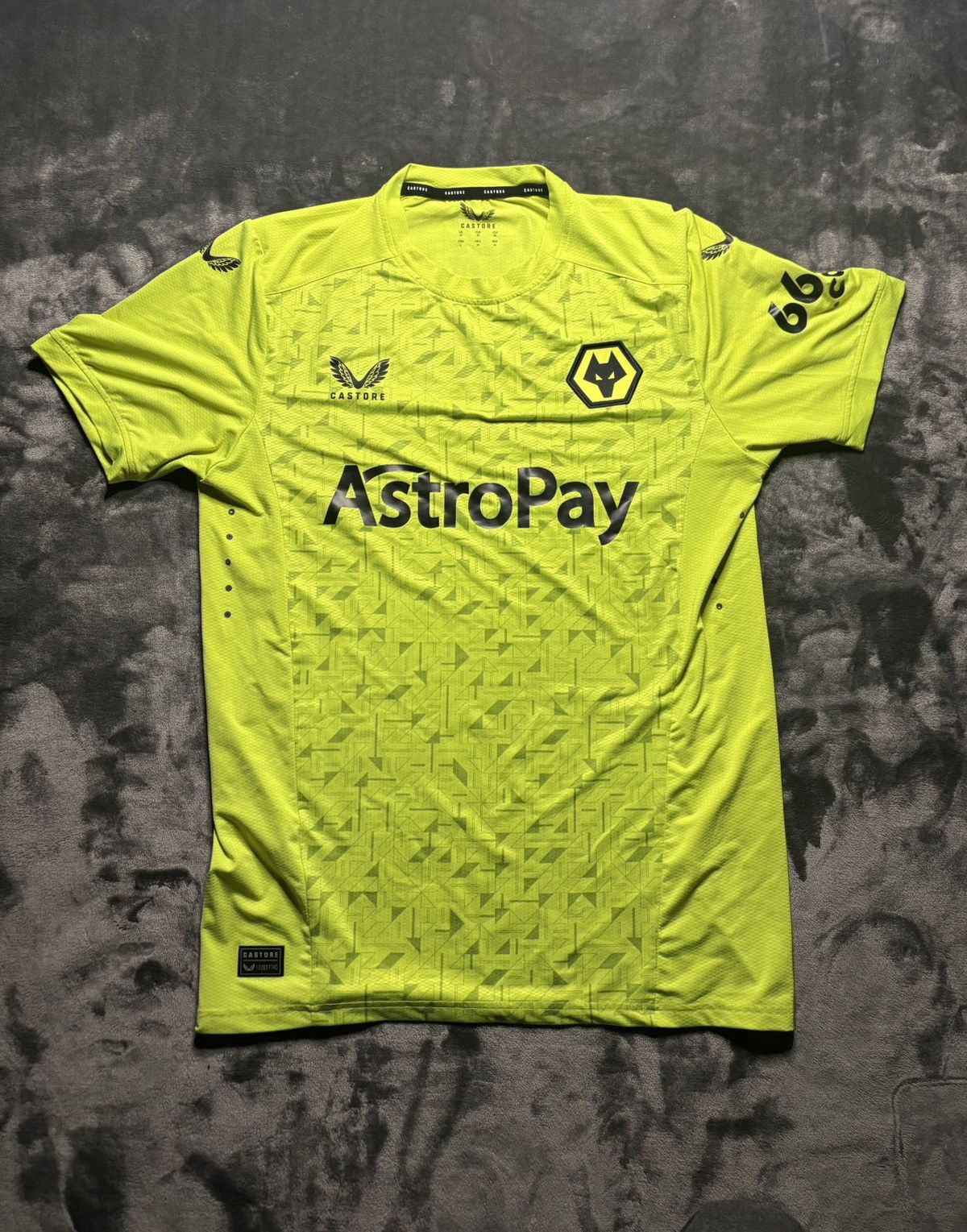 Castore Yellow and black Wolves away kit Size US M / EU 48-50 / 2 - 1 Thumbnail