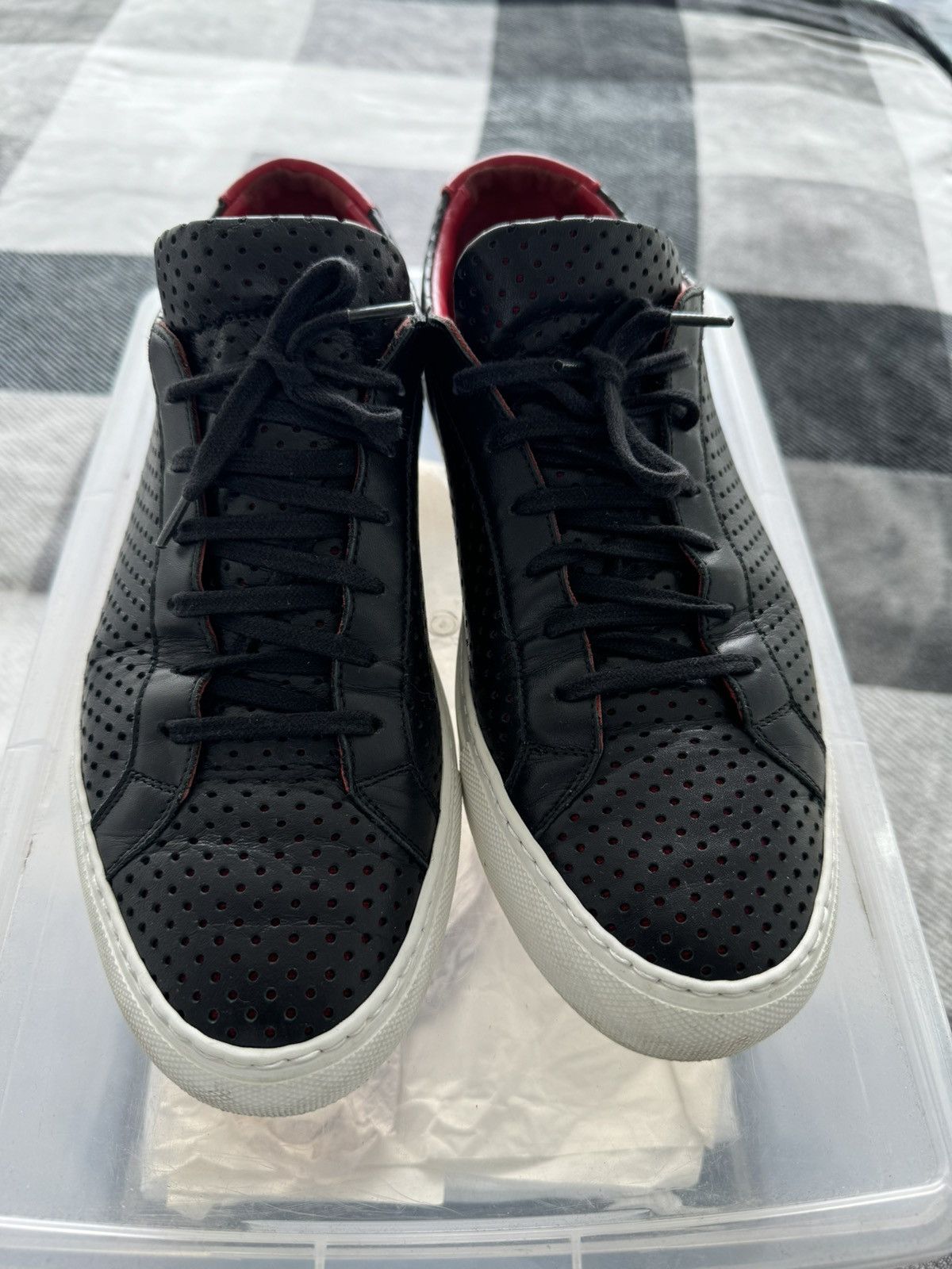 Common Projects Common Projects Black Leather perforated Low top sz 41 Size US 9 / EU 42 - 10 Thumbnail