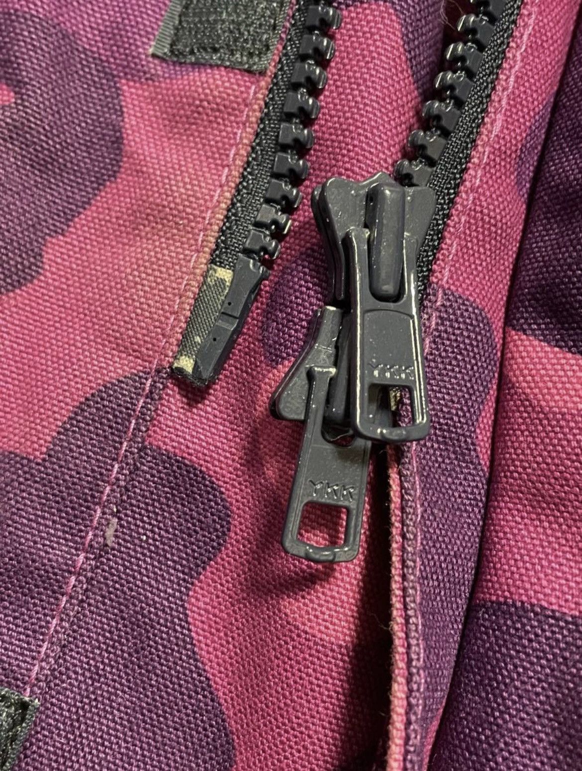 Bape × Carhartt RARE OG 2006 A BATHING APE X CARHARTT PURPLE CAMO JKT Size US M / EU 48-50 / 2 - 6 Thumbnail