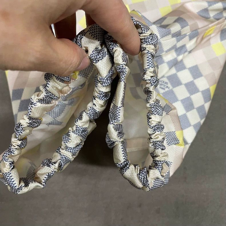Louis Vuitton Louis Vuitton White checkerboard jogging pants Size US 36 / EU 52 - 6 Thumbnail