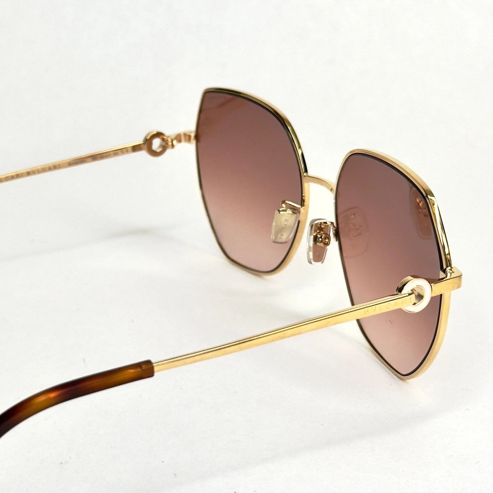 Bvlgari BVLGARI BV40035U COIN Rose Elegant Logo Sunglasses 40035 28F Size ONE SIZE - 6 Thumbnail