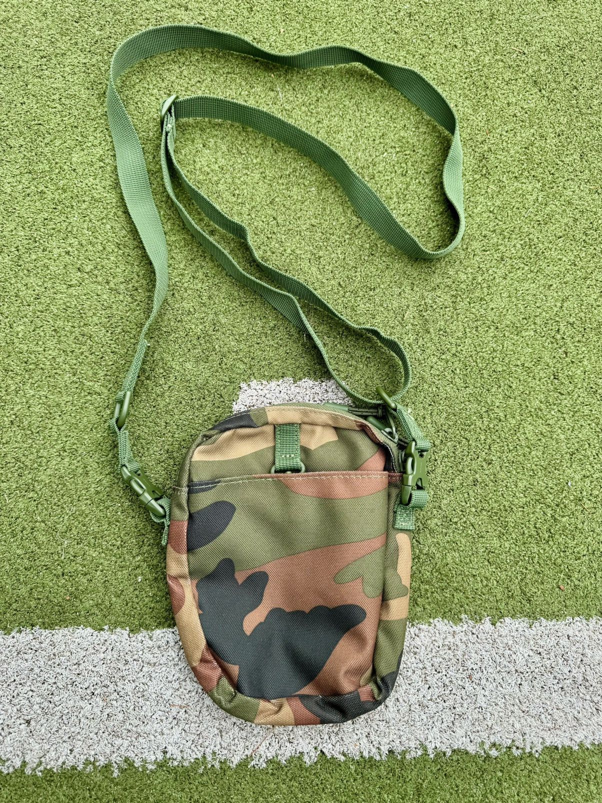 Herschel Supply Co. Camo Form Crossbody Bag Size ONE SIZE - 9 Thumbnail