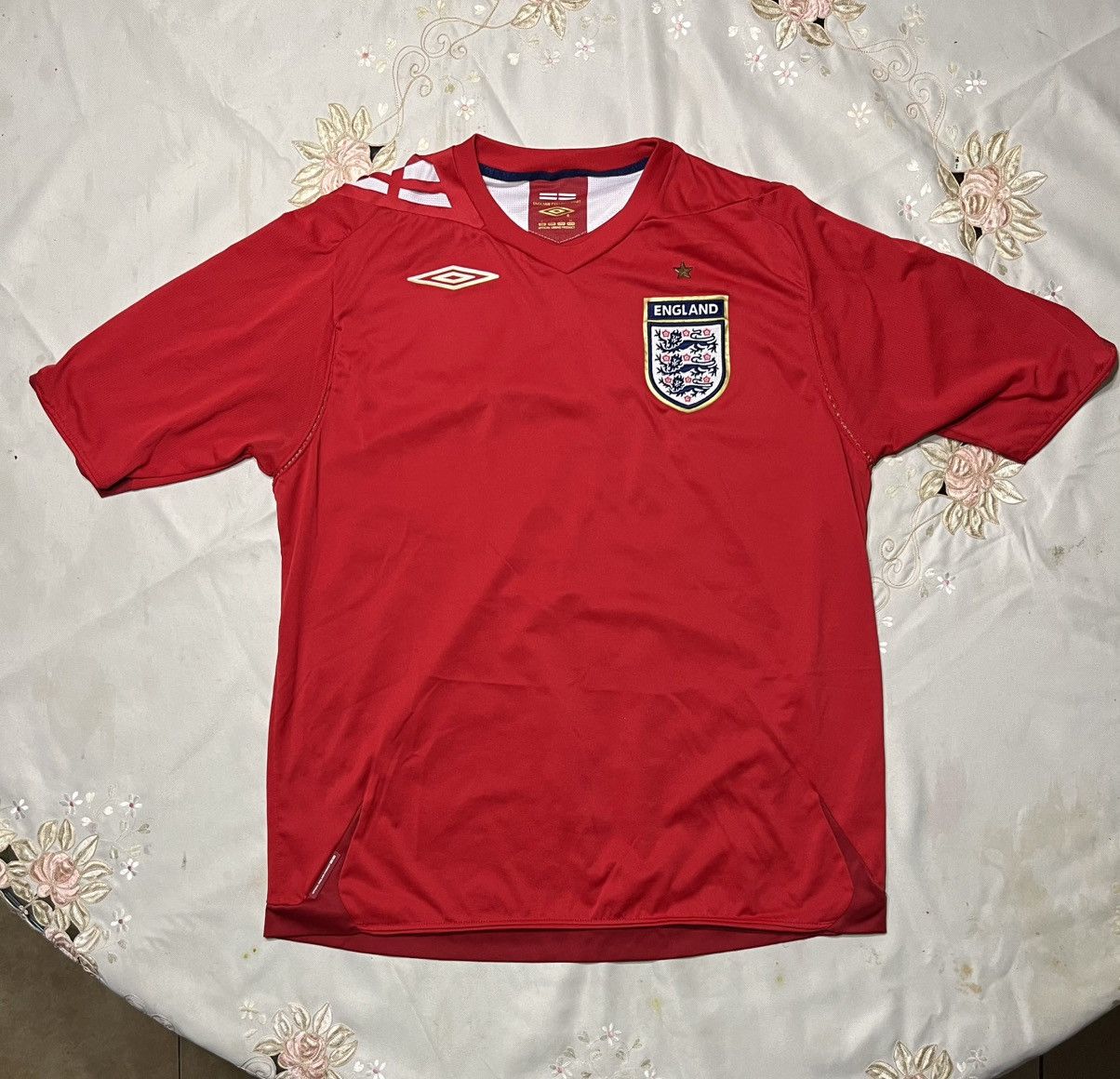 Umbro Official Umbro England national team away football jersey Size US L / EU 52-54 / 3 - 1 Thumbnail