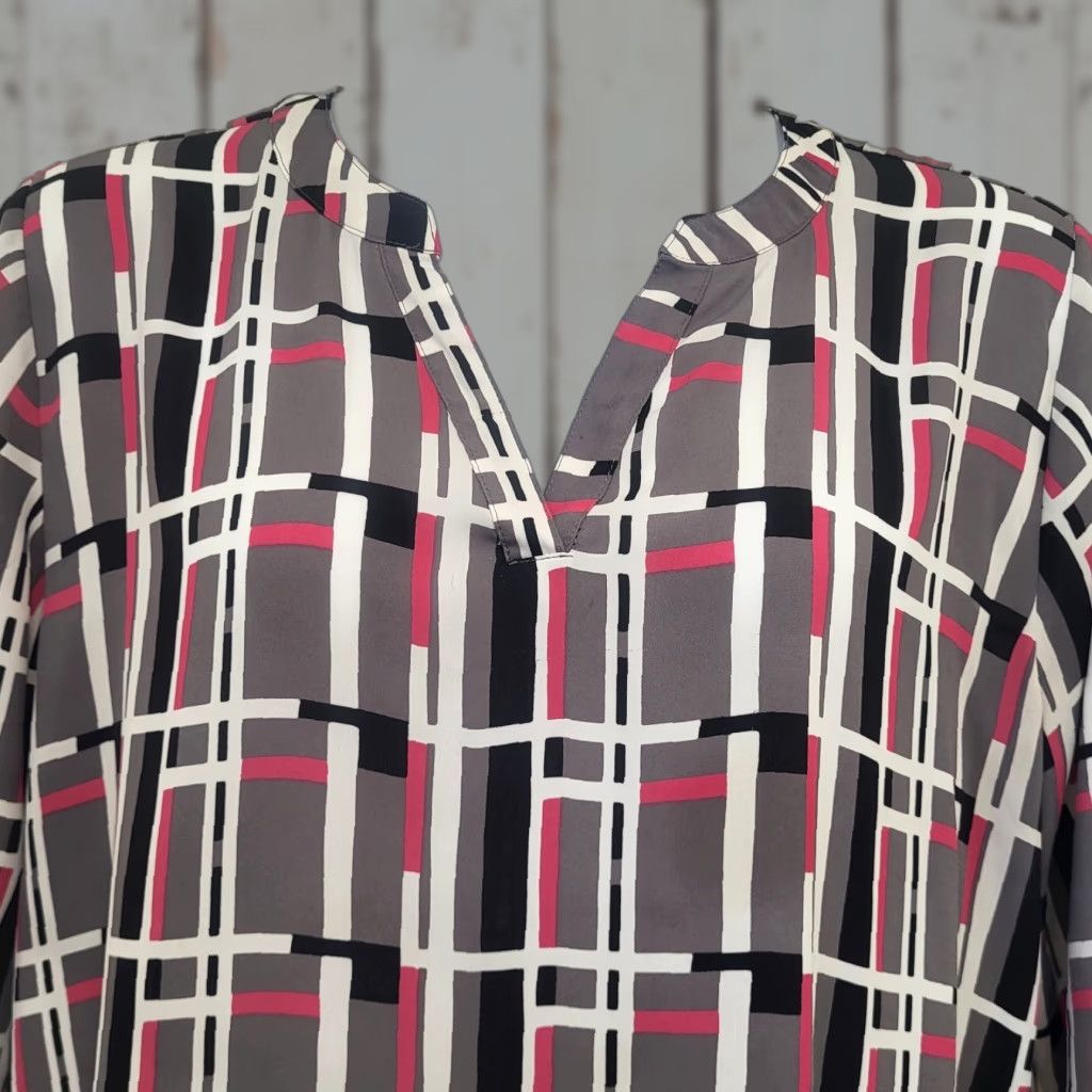 Vintage VINTAGE Cato Est. 1946 Blouse Women's Size 18W/20W Pink,Gray & Black Chiffon 3/4 Sleeve Size XXL / US 16-18 / IT 52-54 - 1 Thumbnail