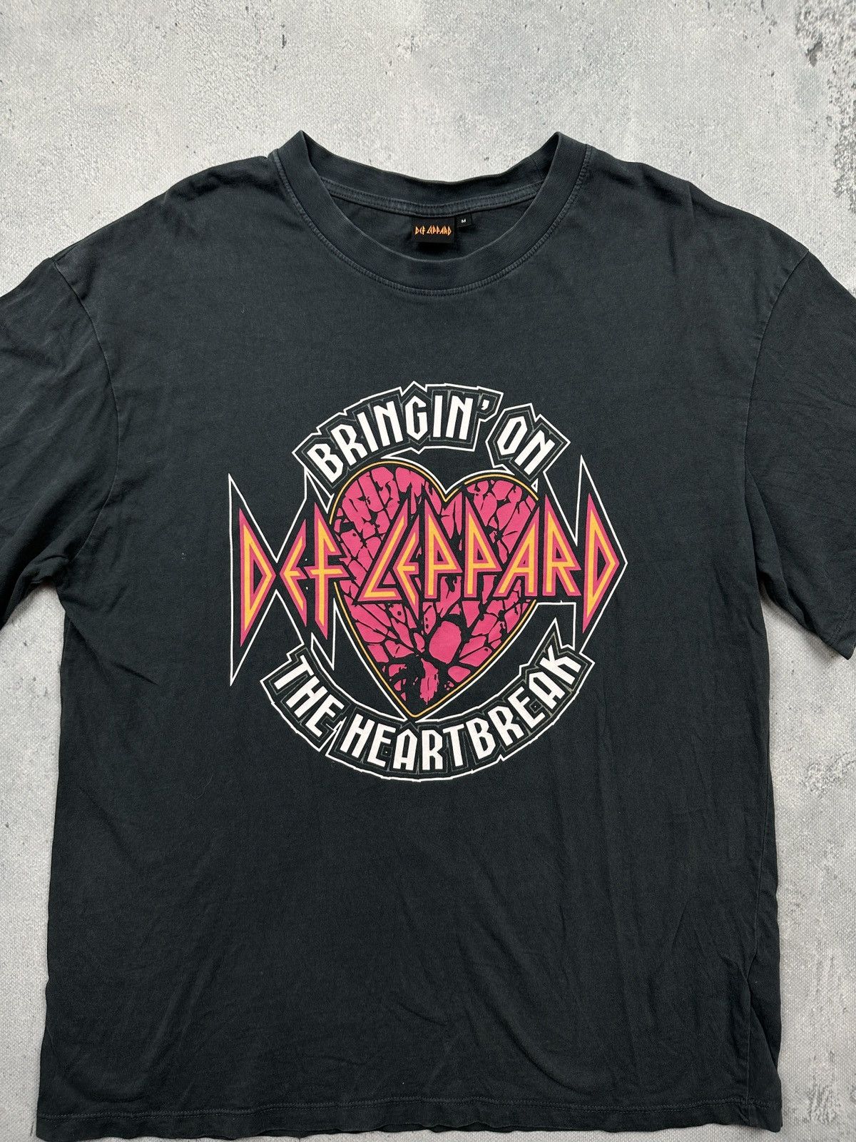 Band Tees Def Leppard "Bringin’ On the Heartbreak" Graphic Tee 2021 Size US M / EU 48-50 / 2 - 10 Thumbnail
