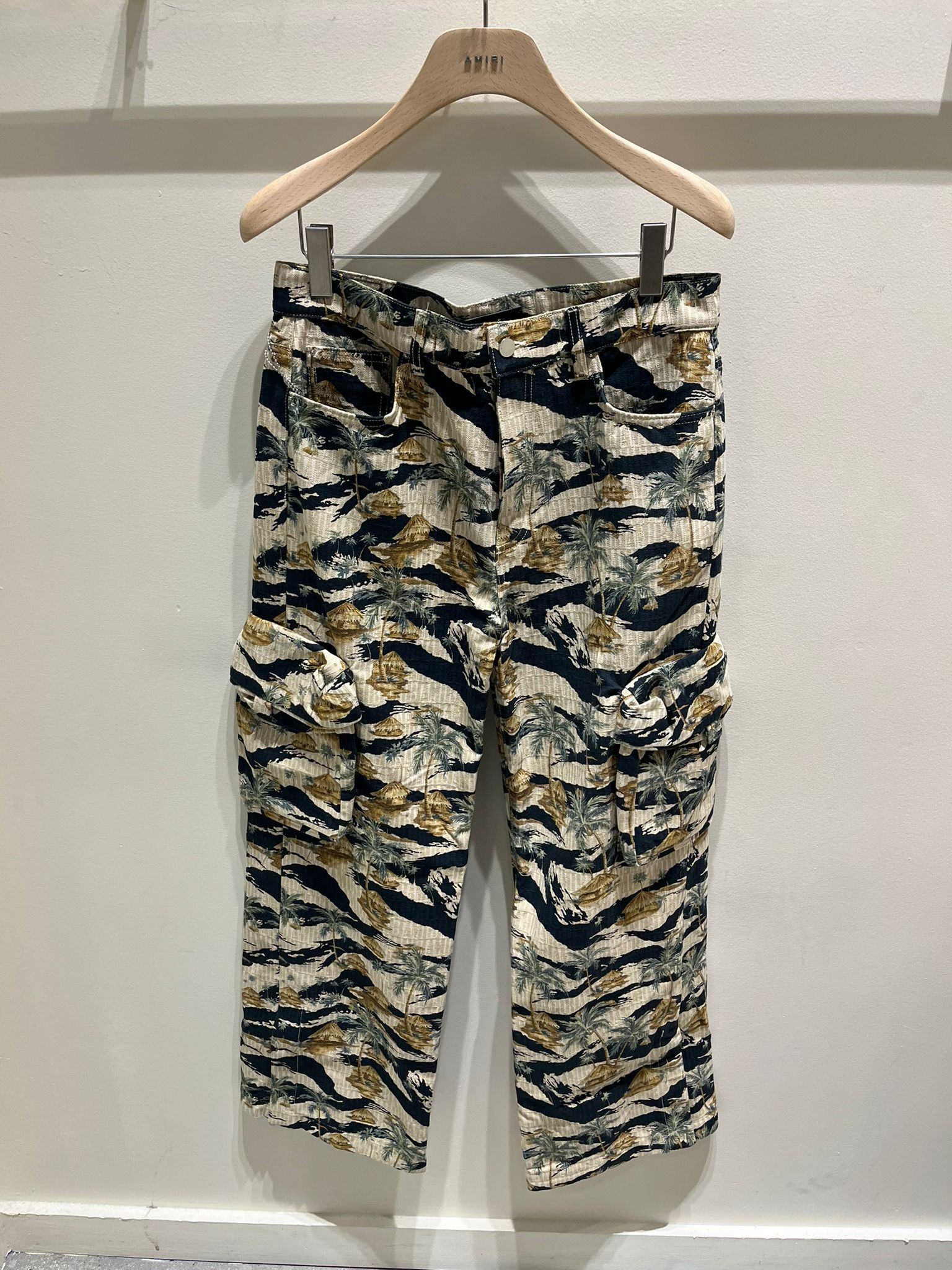 o1s1wg110825 Repeat Palm Baggy Cargo Pants in Multicolor