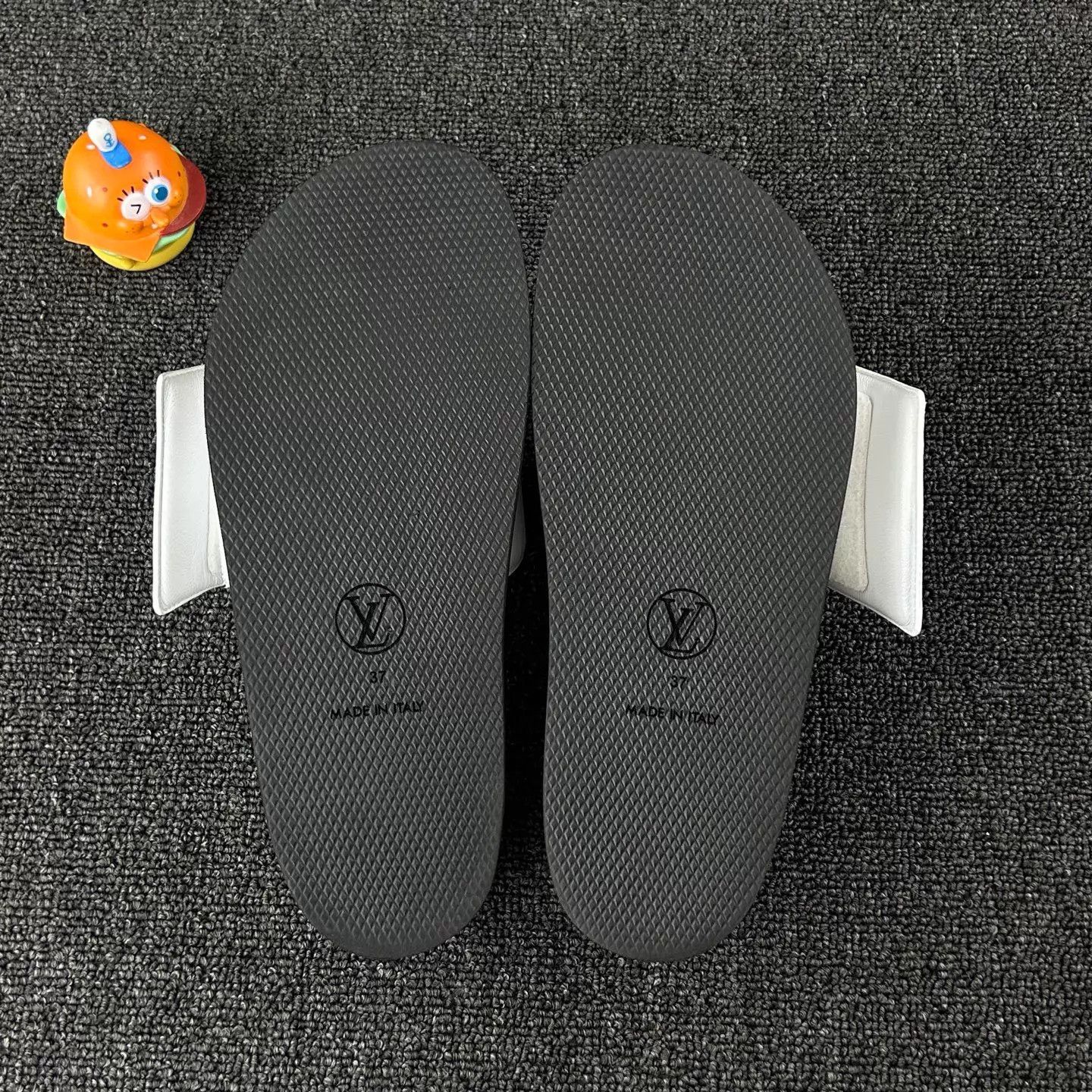 Louis Vuitton Louis Vuitton White Slippers 37 HB6839 Size US 6.5 / IT 36.5 - 6 Thumbnail
