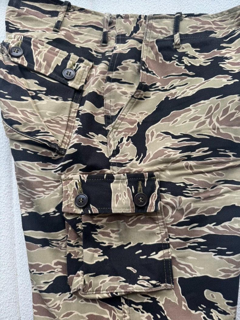 The Real McCoy's The Real Mccoy's Size LDesert tiger-striped camouflage shor Size US 30 / EU 46 - 3 Thumbnail