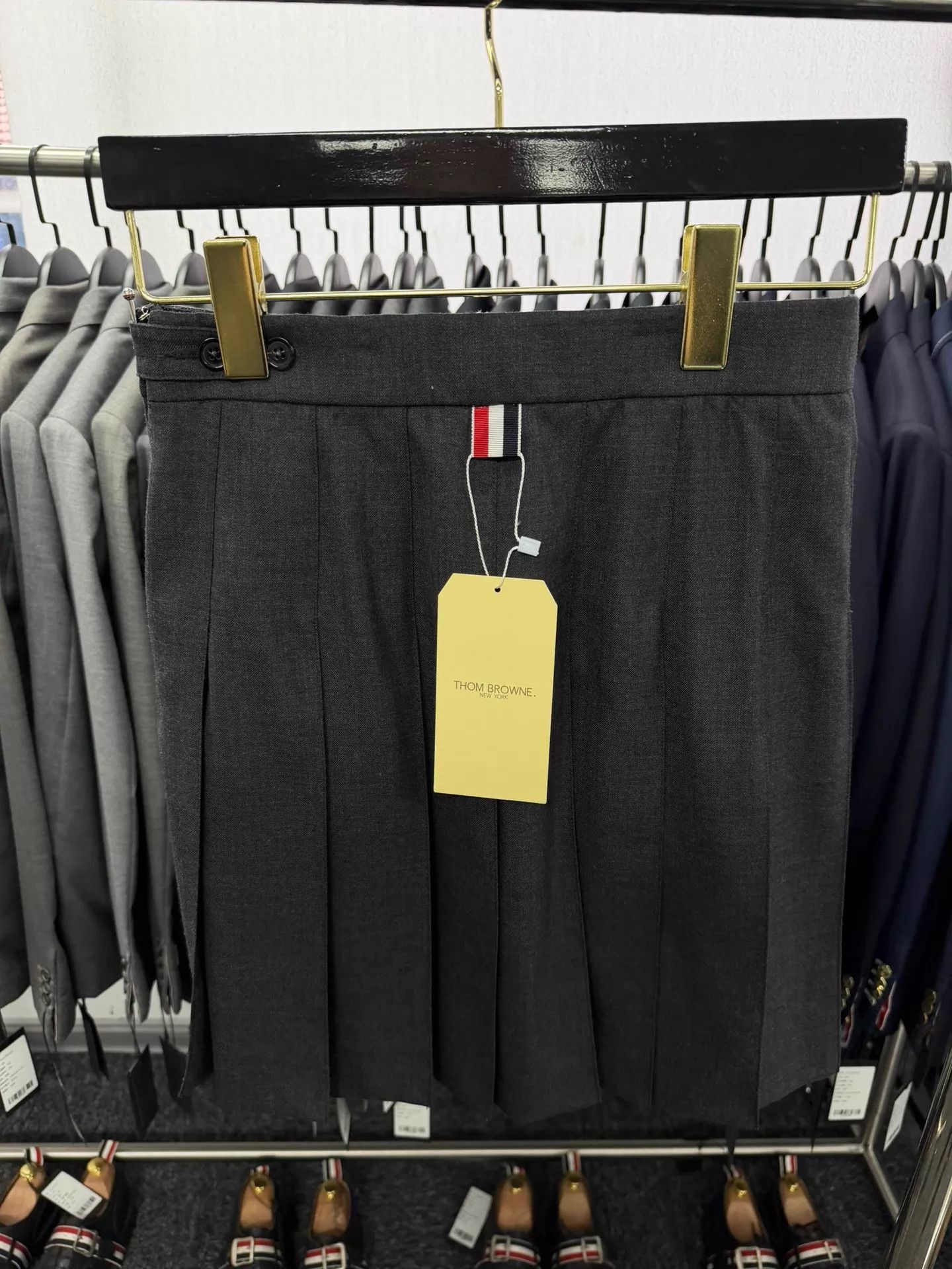 Thom Browne Thom Browne Women's Charcoal Pleated Skirt Size 36 Size 25" / US 0 / IT 36 - 2 Thumbnail