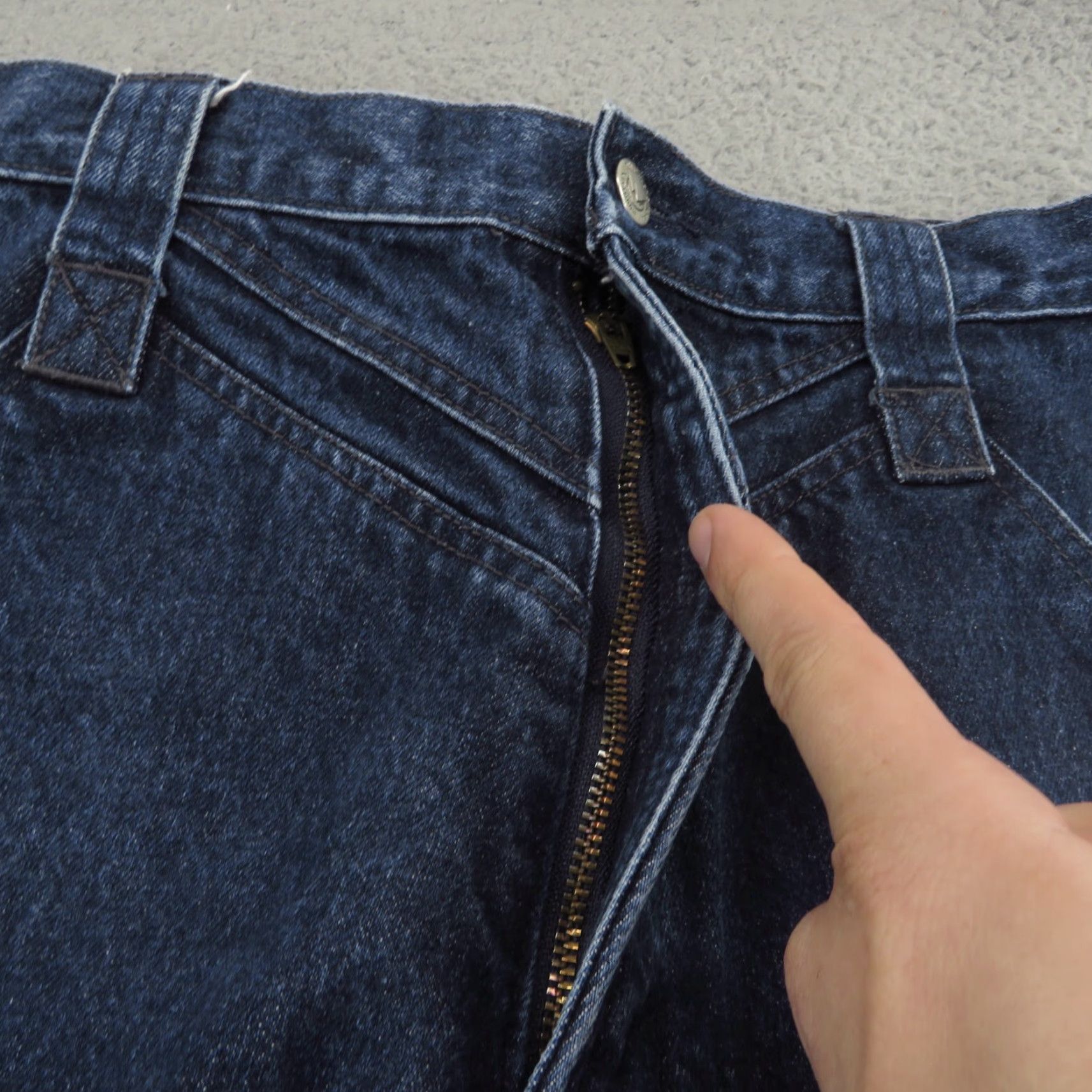 Vintage VINTAGE Rocky Mountain Jeans Womens 28x36/32x13 Blue BareBack Western Riding Denim Jeans Shirt? Size 34" / US 12 / IT 48 - 7 Thumbnail