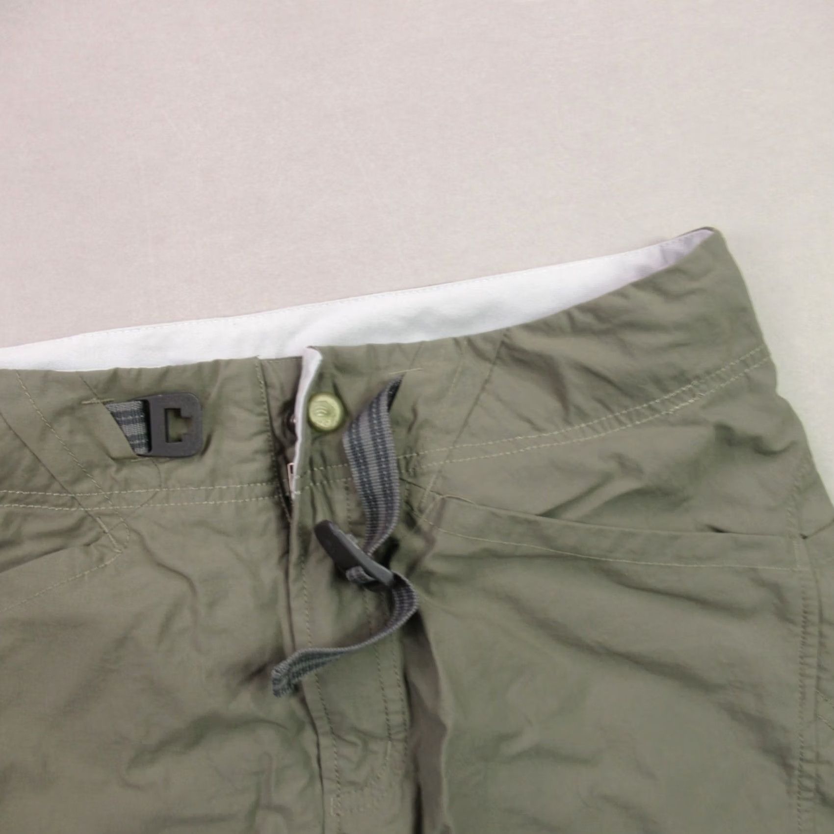 Mountain Hardwear Mountain Hardwear Shorts Womens 6 Lightweight Pockets Chino Green Nike Size 28" / US 6 / IT 42 - 2 Thumbnail