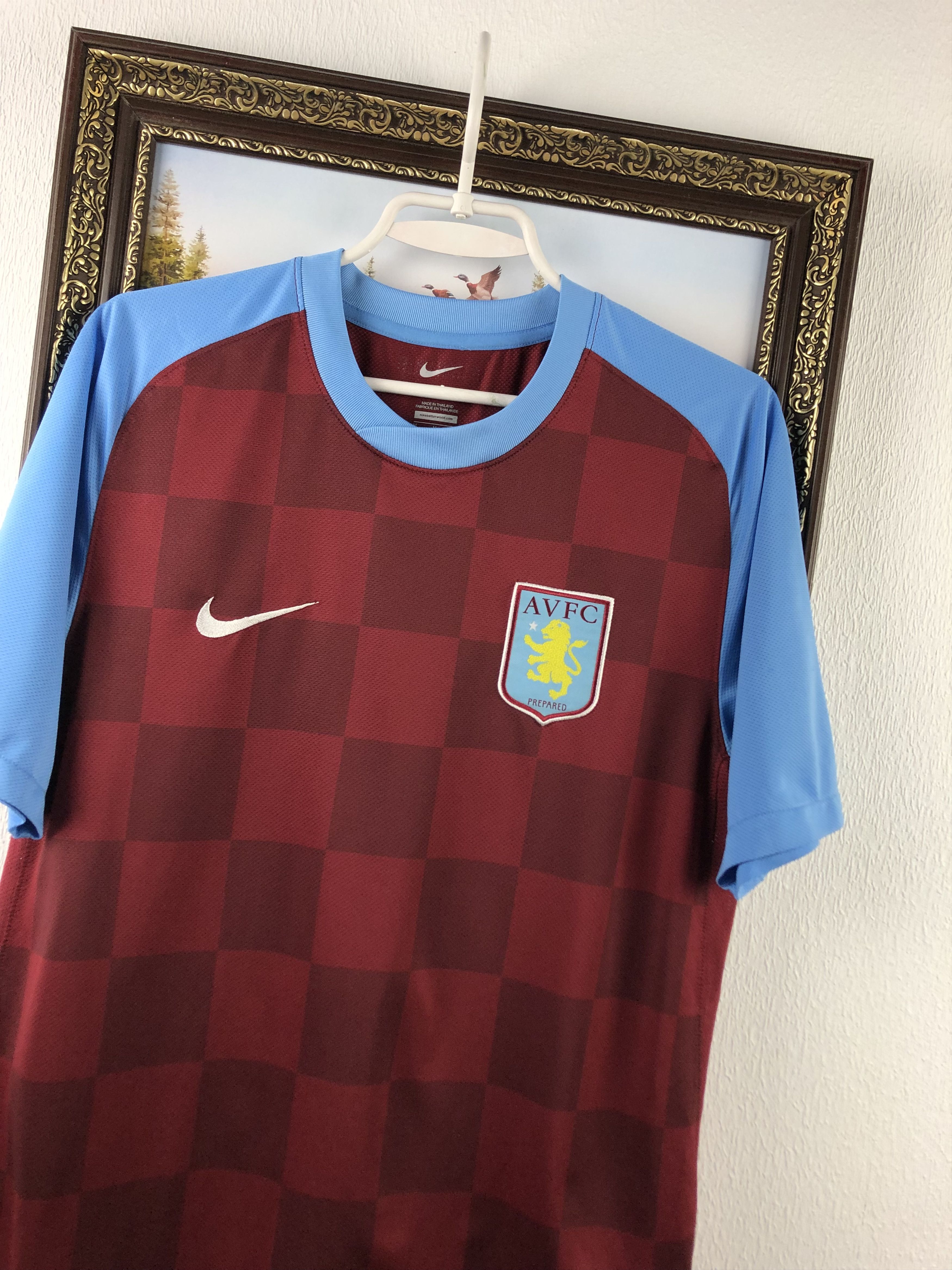 Nike Aston Villa football shirt 2011 Soccer #2 Hutton Nike Jersey Size US M / EU 48-50 / 2 - 7 Thumbnail