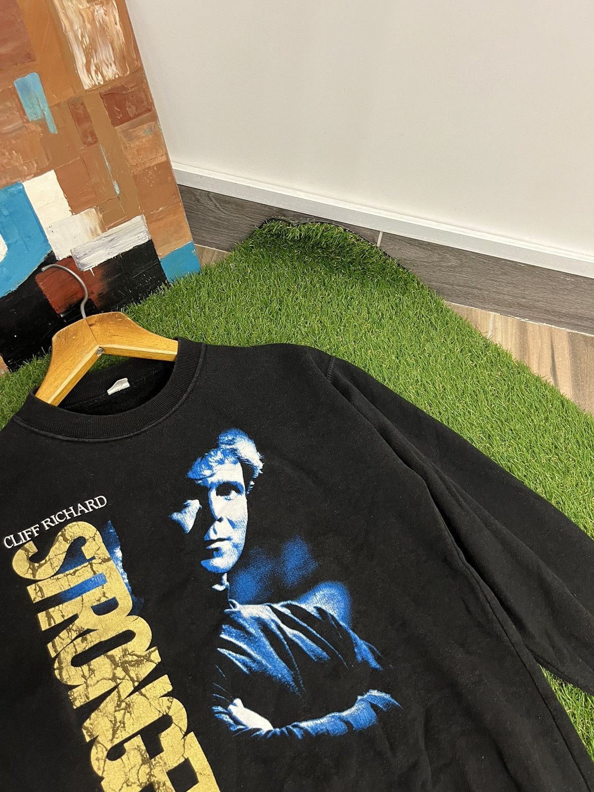 Band Tees × Vintage Vintage Cliff Richard 1990 Europe Tour Crewneck Sweatshirt Size US M / EU 48-50 / 2 - 3 Thumbnail