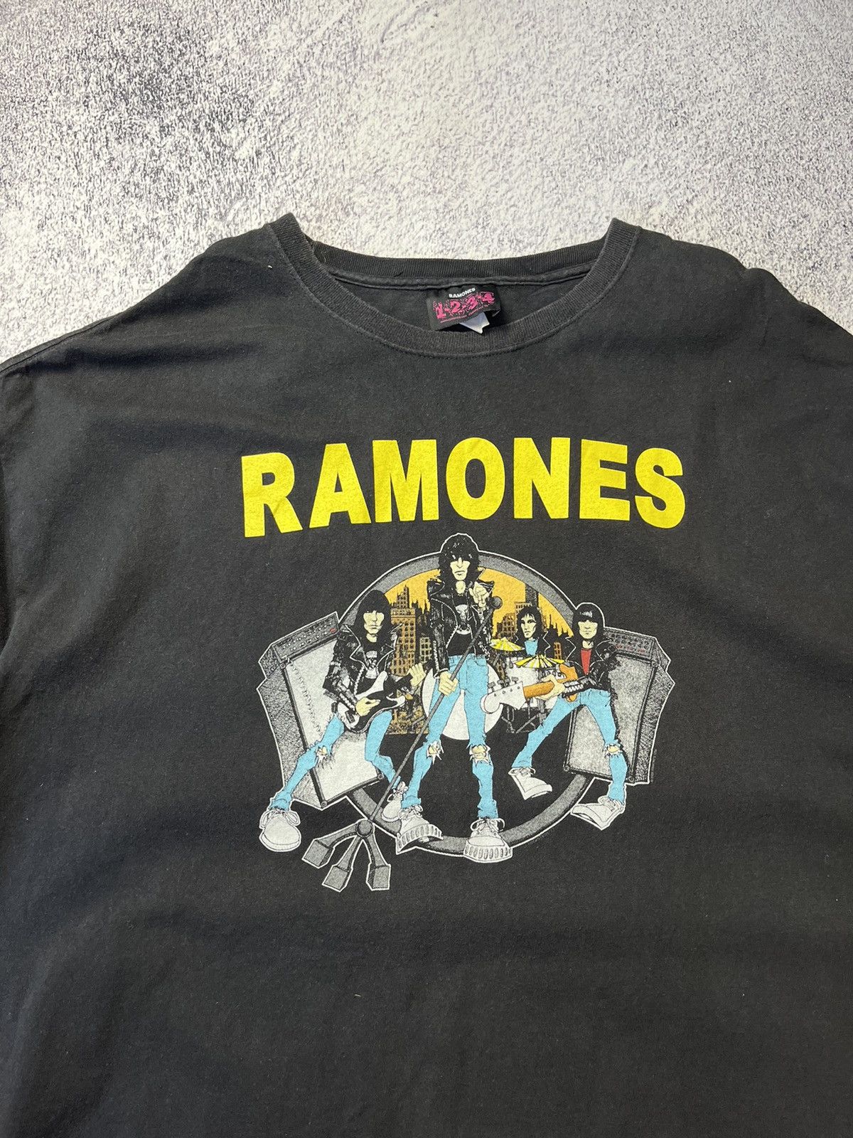 Band Tees 1999 Ramones Road to Ruin Vintage T Shirt Y2K Size US XL / EU 56 / 4 - 12 Thumbnail