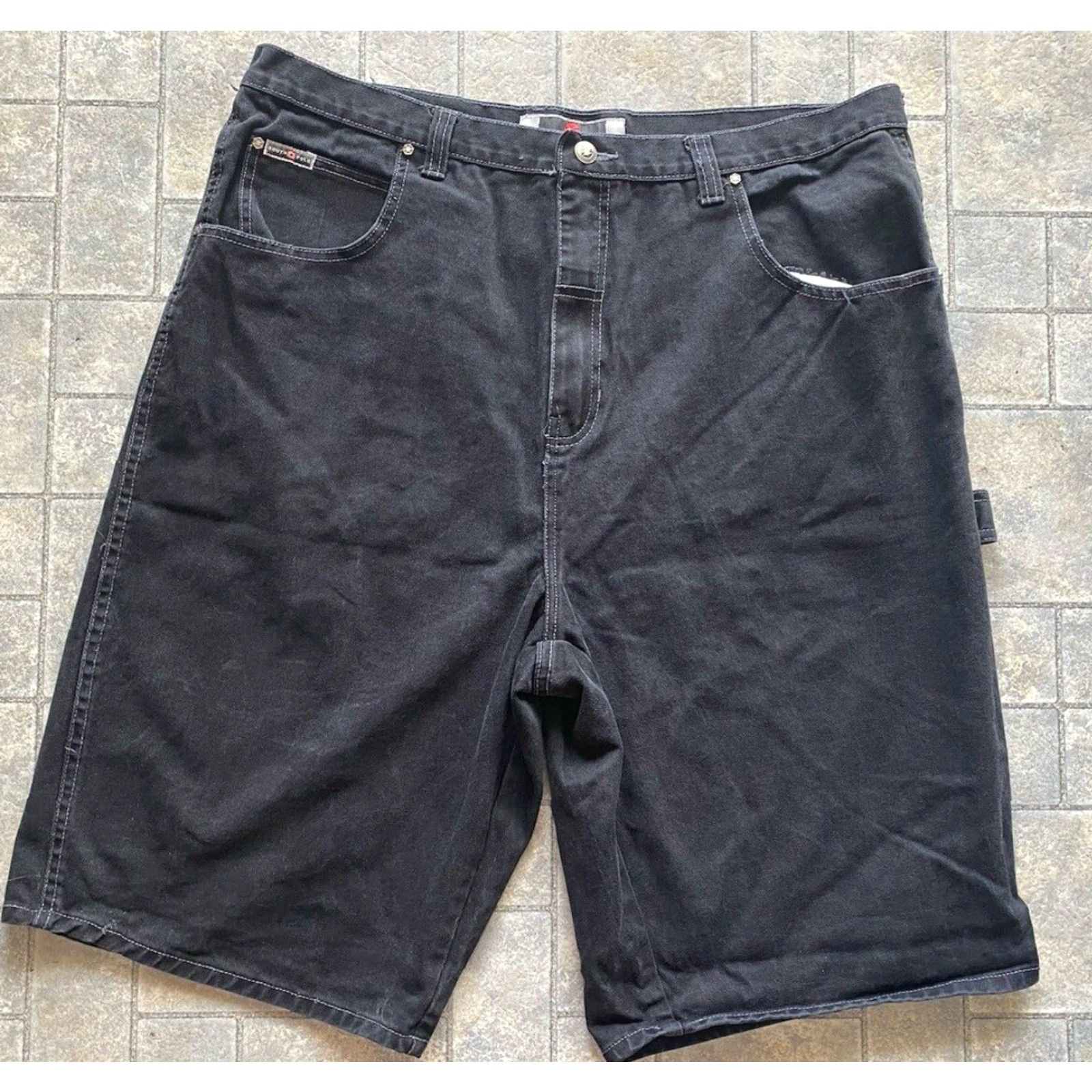 Southpole VINTAGE Southpole Denim Shorts Men’s Size 42 Black Embroidered Back Pocket Shorts Mens 42 Black Embroidered Back Pocket Size US 42 / EU 58 - 2 Thumbnail