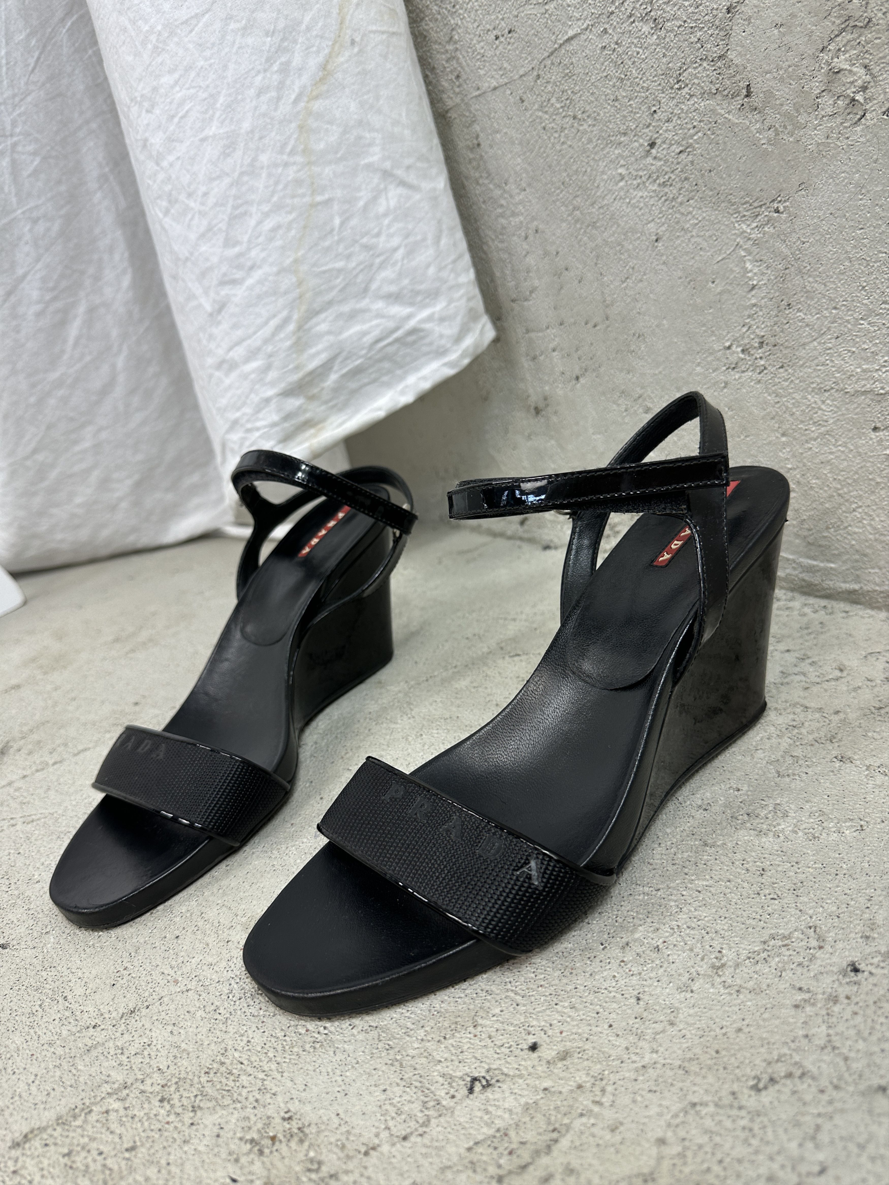 PRADA プラダ パンプス スウェード 赤 38 ベルト Prada Thong Sandals - Etsy
