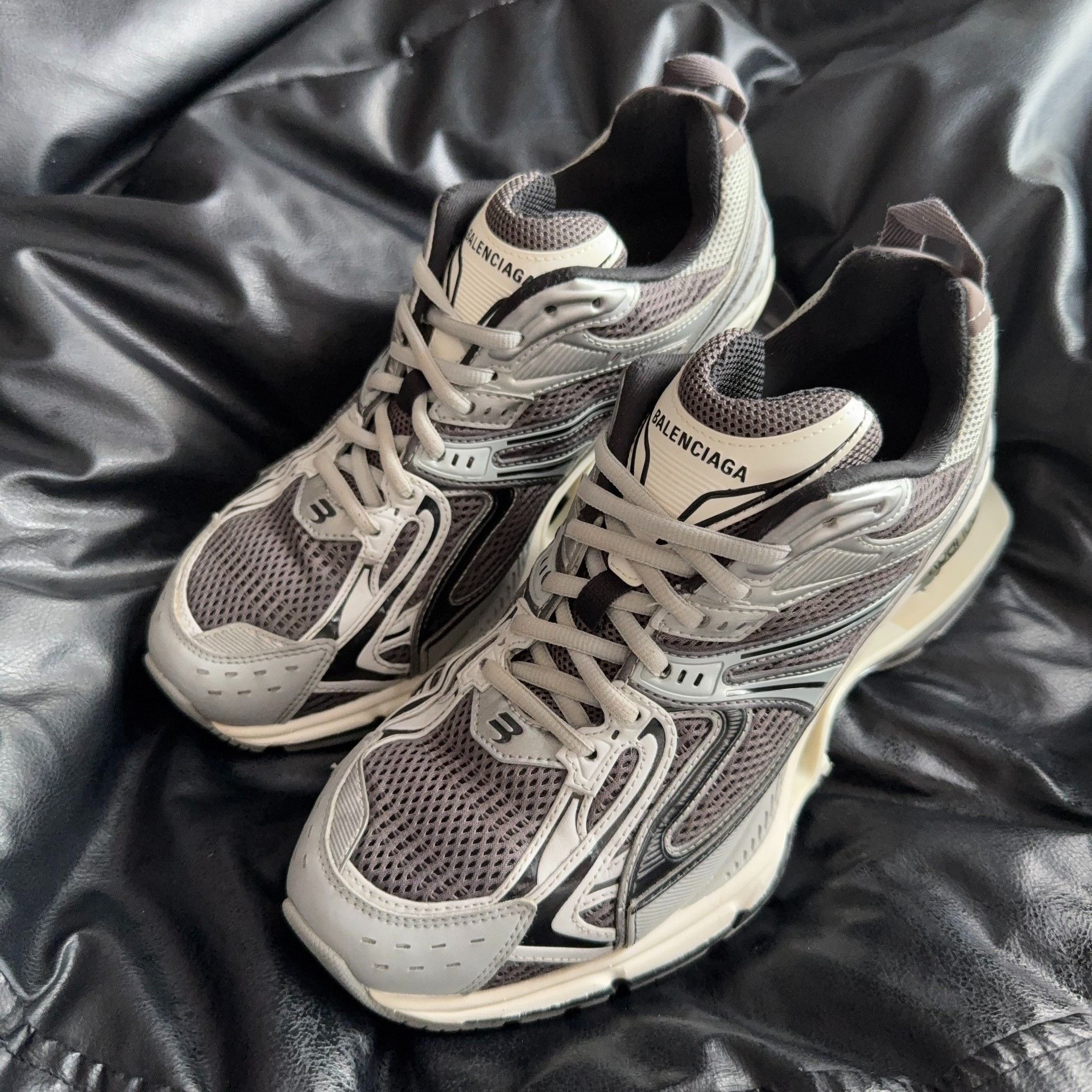 Balenciaga Balenciaga Gray Lowtop Sneakers 41 Men Size US 8.5 / EU 41-42 - 1 Thumbnail