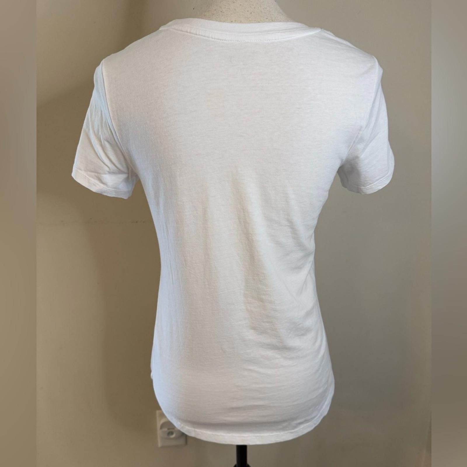 Old Navy Old Navy graphic floral short sleeve tee shirt SZ XS Size XS / US 0-2 / IT 36-38 - 2 Thumbnail