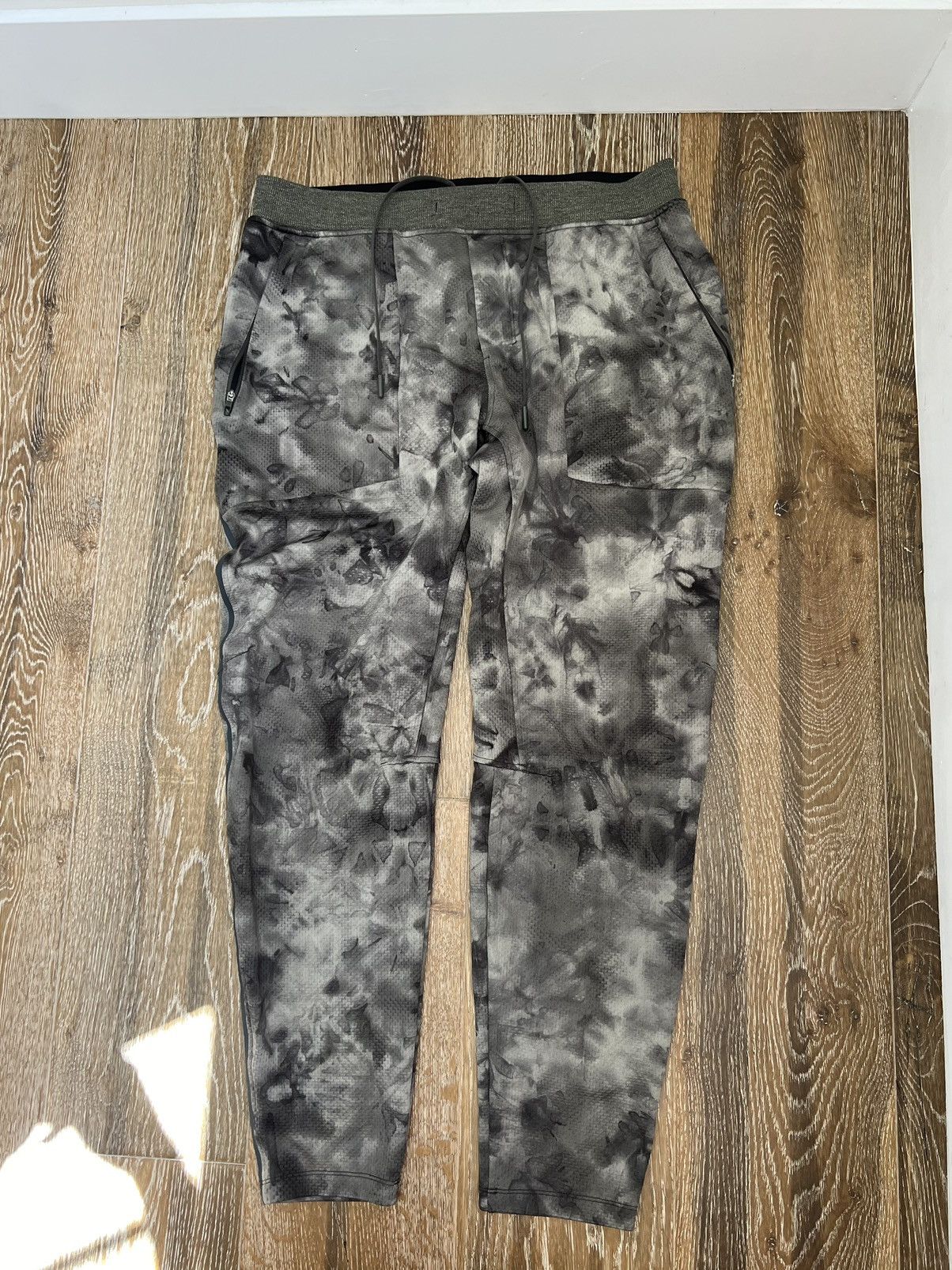 Lululemon Lululemon textured tech pants Size US 35 - 1 Thumbnail