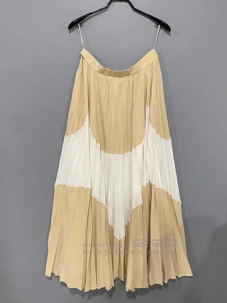 Louis Vuitton Louis Vuitton Silk Skirt Size 35" - 2 Thumbnail