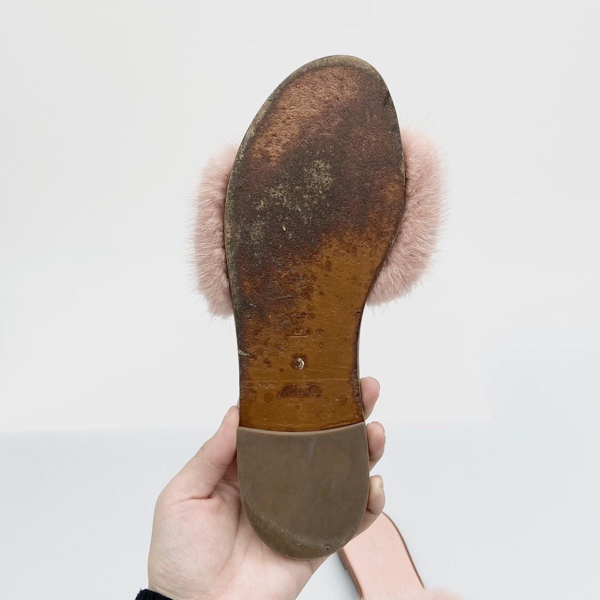 Louis Vuitton Louis Vuitton pink mink fur Lock It flat mules Size US 8 / IT 38 - 4 Thumbnail